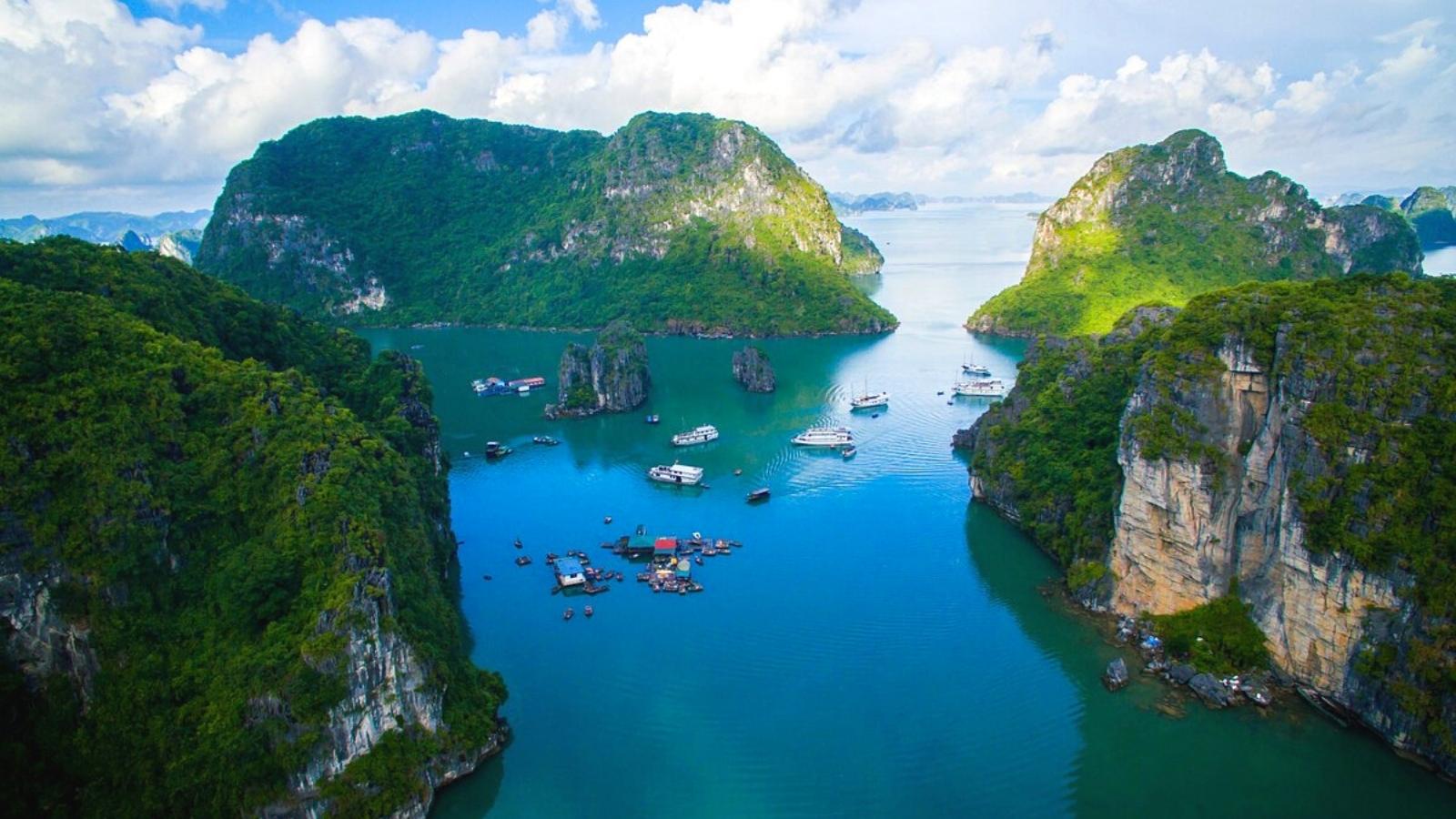 The natural scenery of the bay