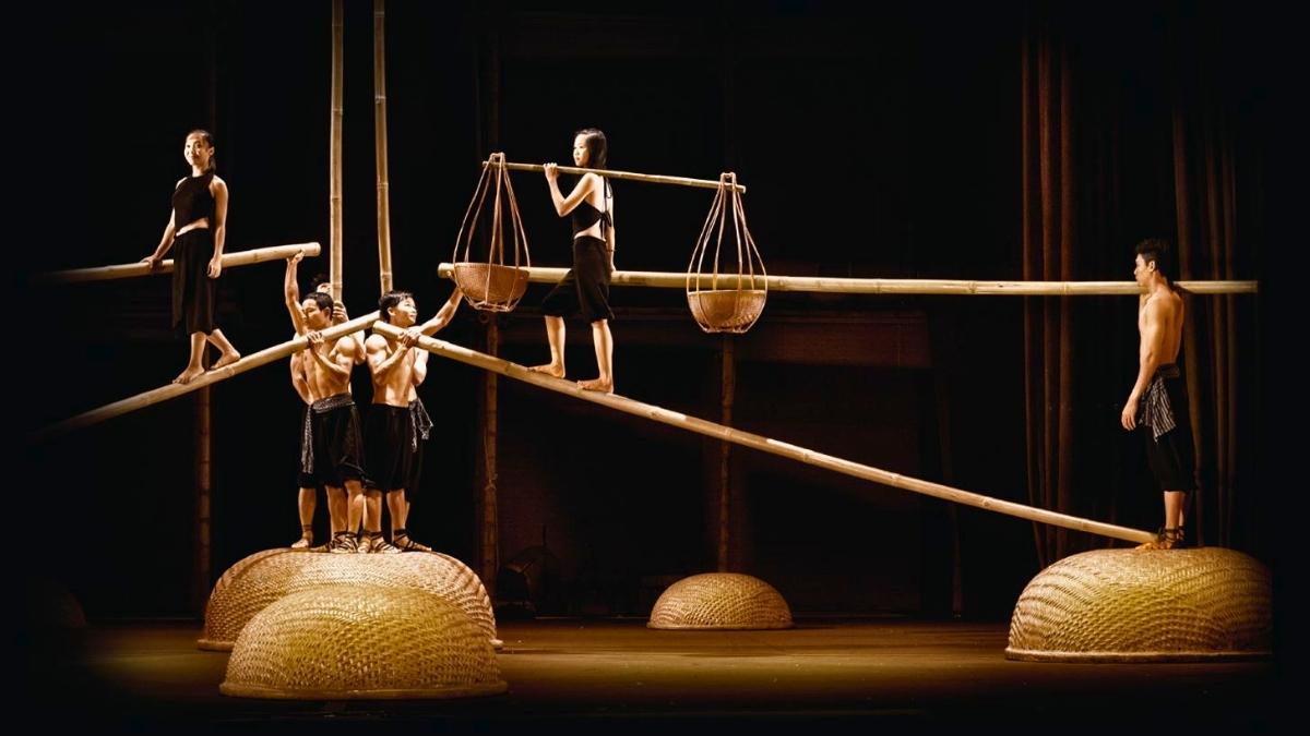 Vietnam's Contrasting Portrait