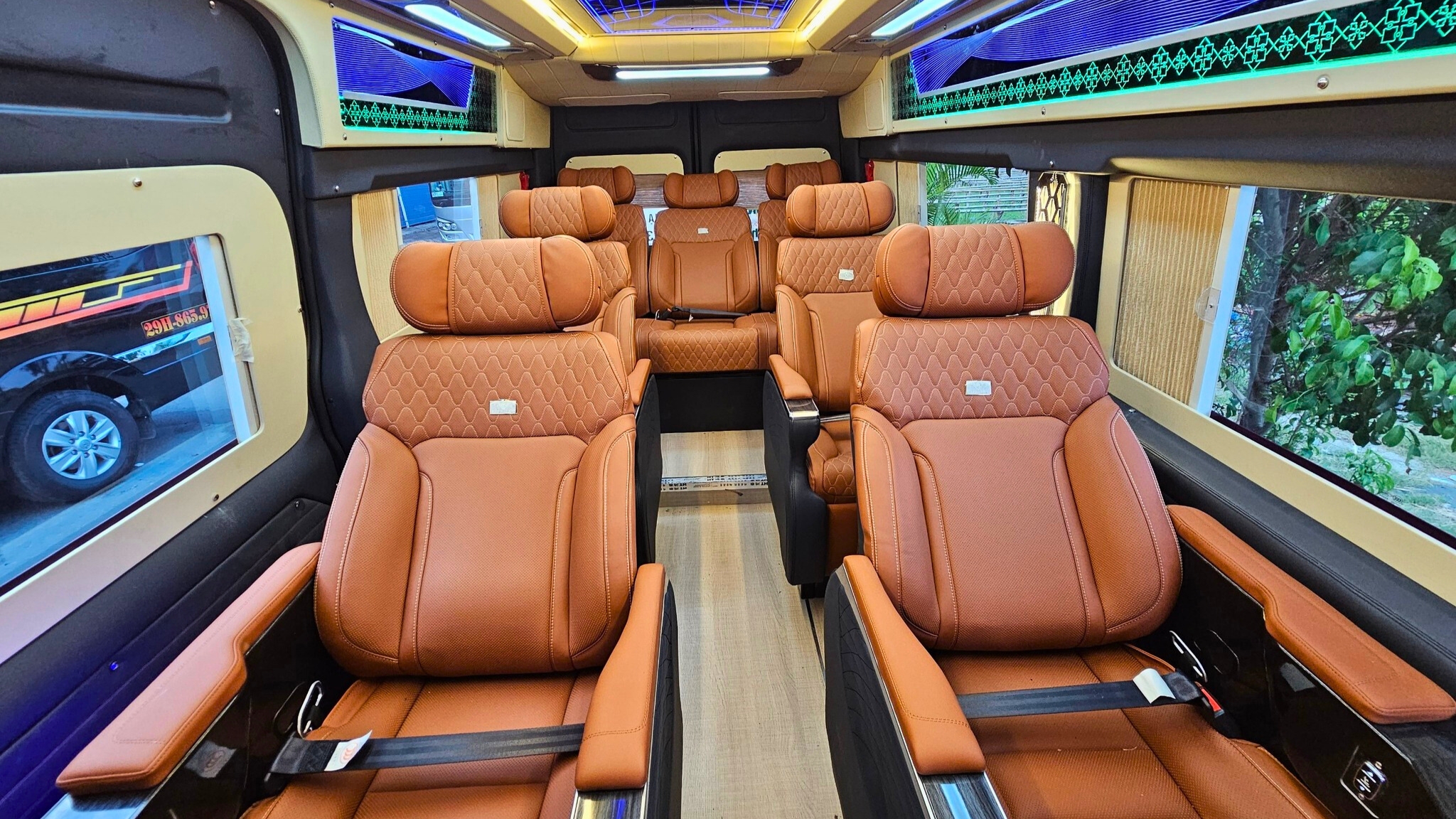 Van Don Xanh Limousine (Cre FB Page Van Don Xanh Limousine)