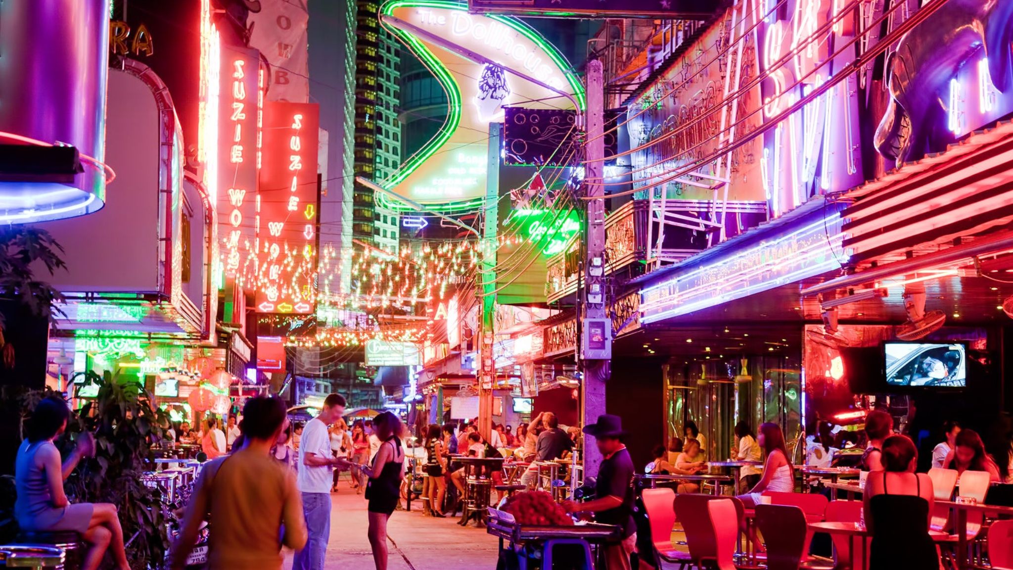 Enjoy The Bustling Nightlife In Sukhumvit