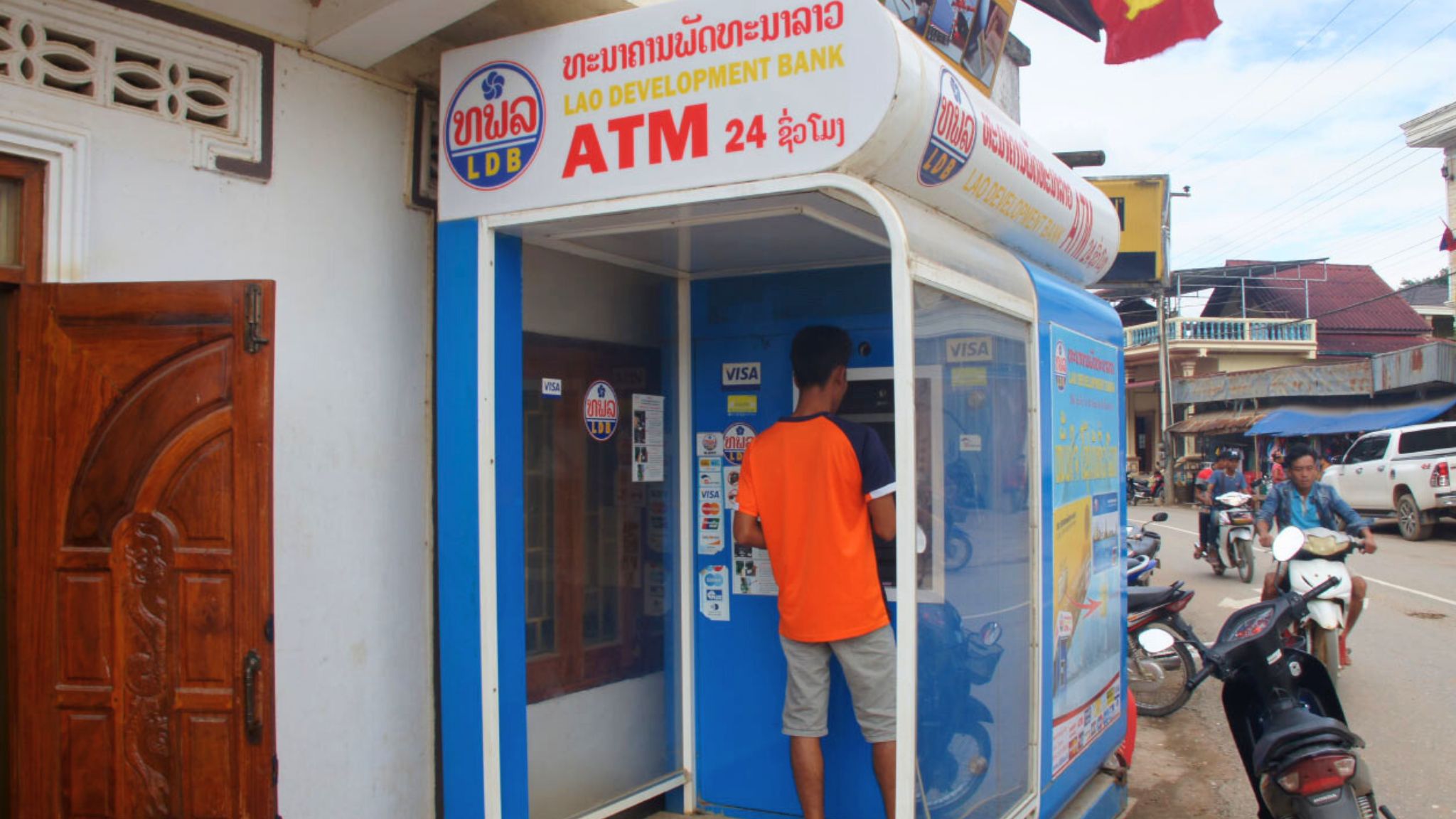 Easily Exchange Currency In Laos