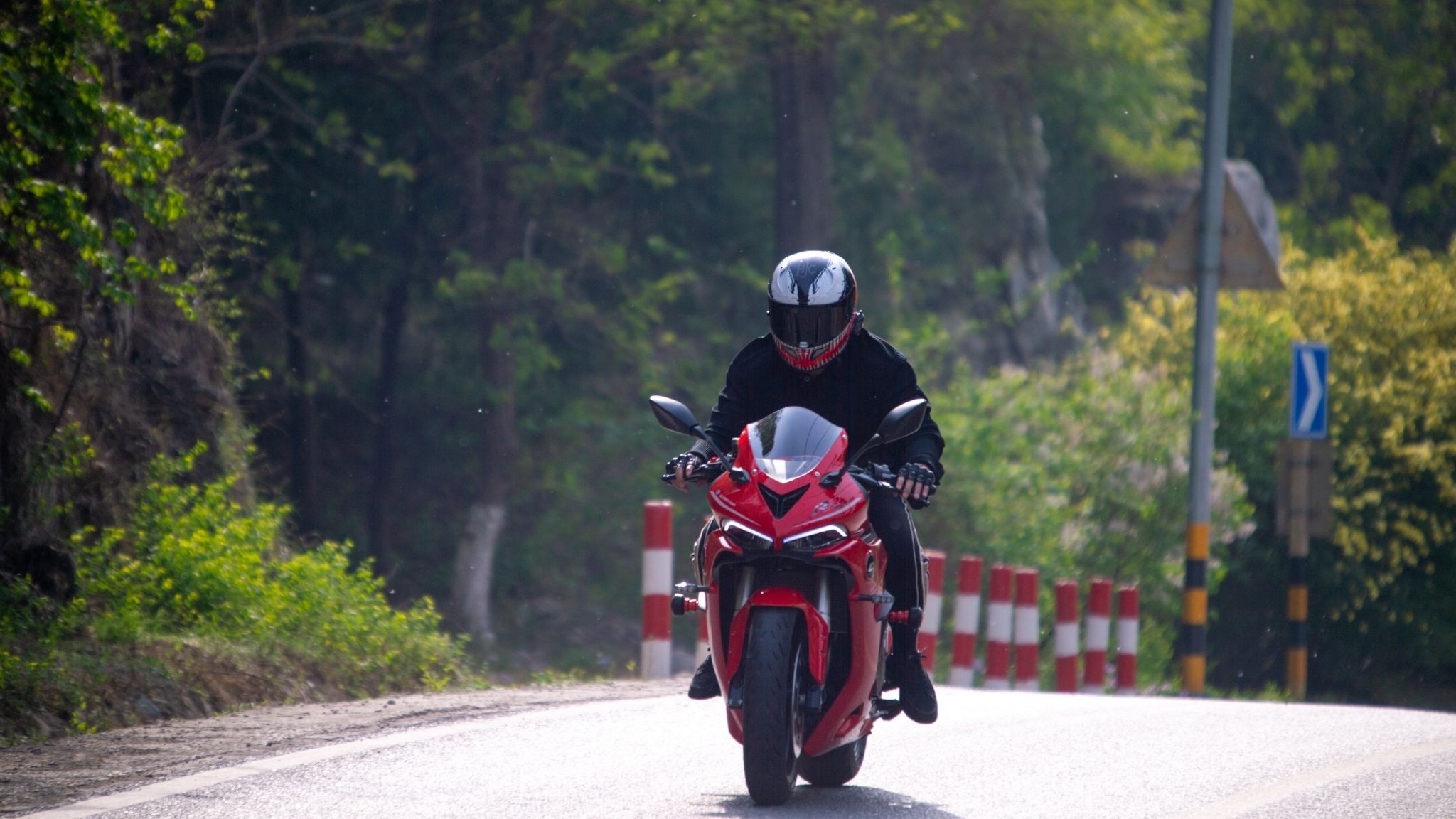 Freely Discover Interesting Attractions On The Motorbike Ride