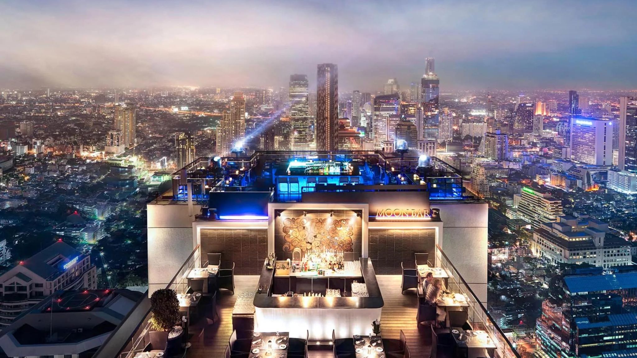Enjoy Grill-And-Bar Rooftop Experience In Vertigo and Moon Bar