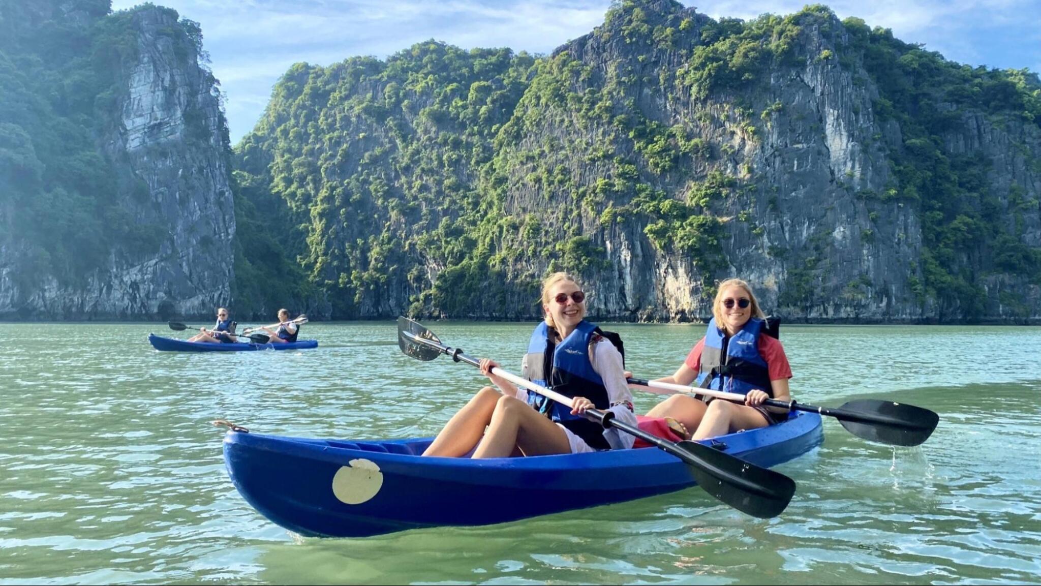 Paddle through Halong Bay&rsquo;s crystal water and majestic limestone mountains