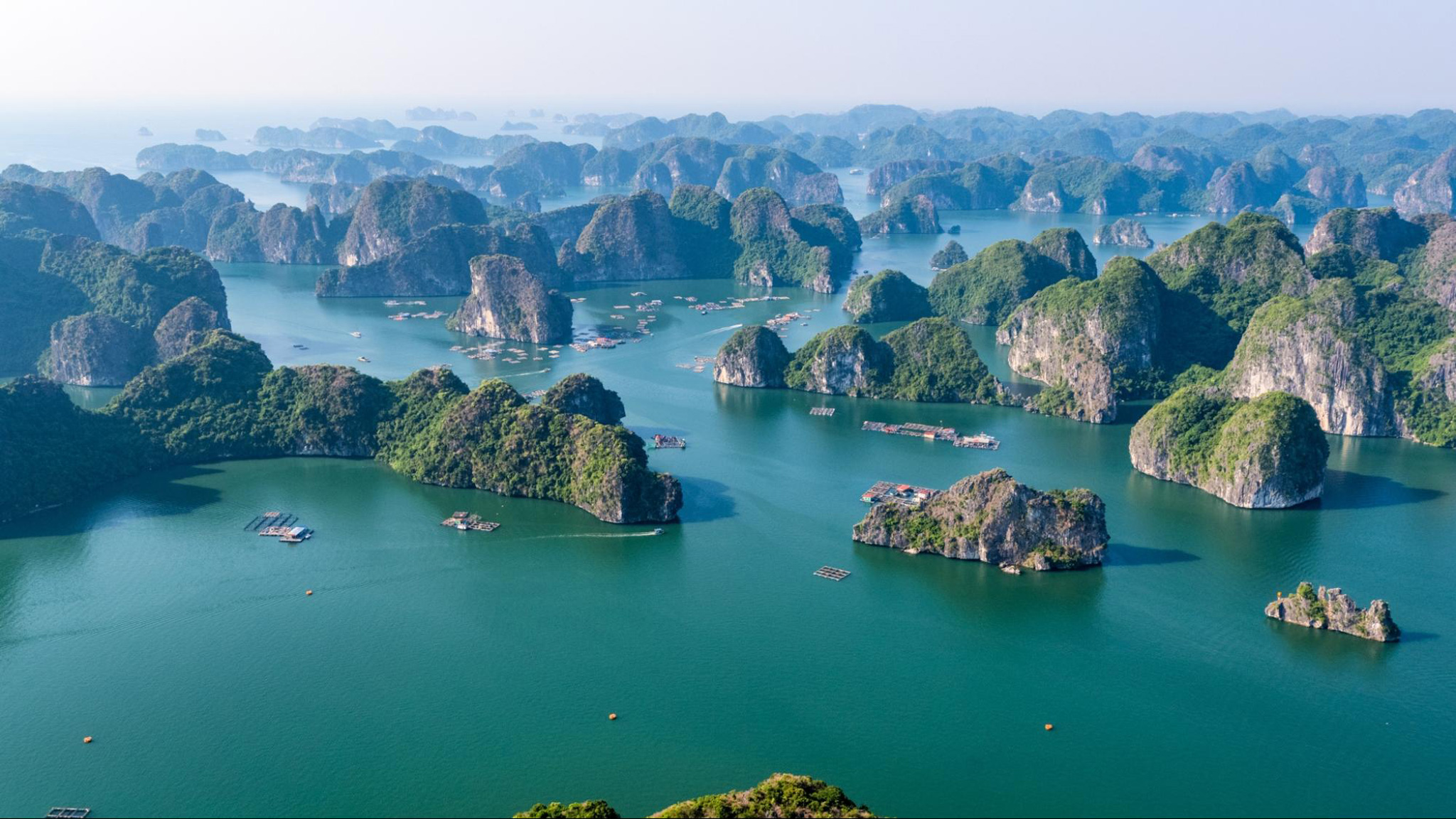 Explore the stunning beauty of Ha Long Bay