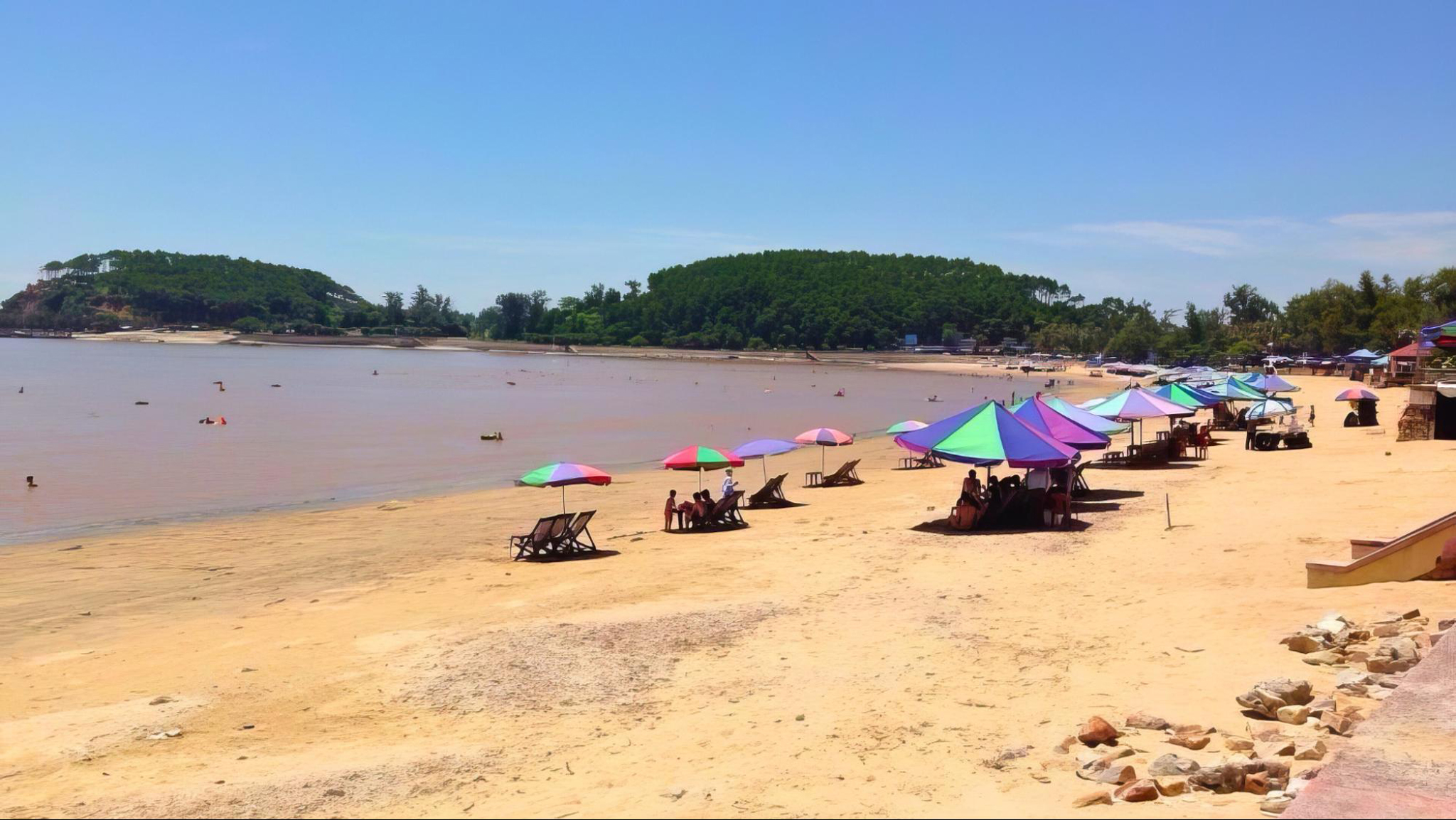 Relax and unwind on the beautiful Do Son Beach