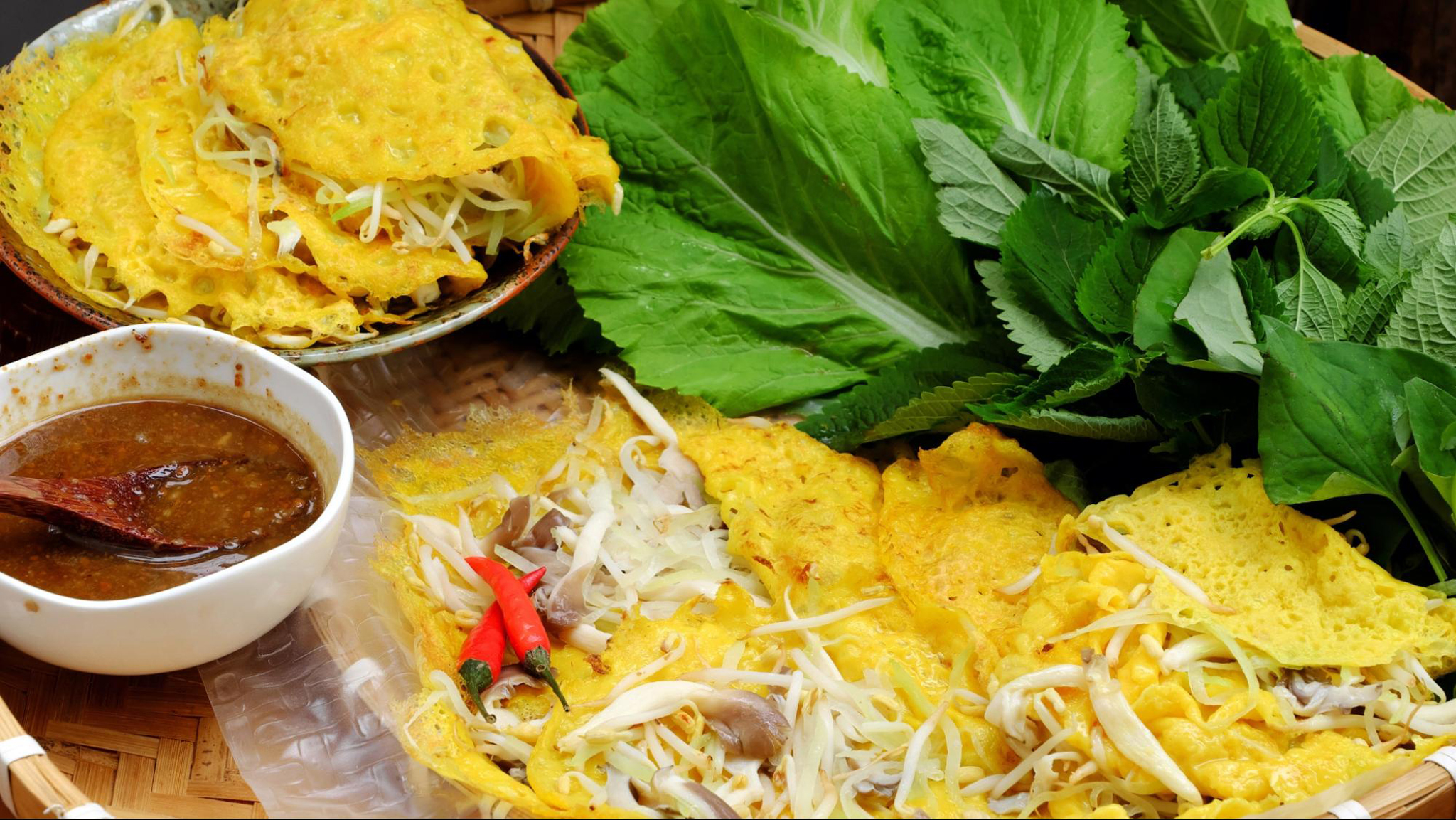 Banh Xeo - a popular Vietnamese street food