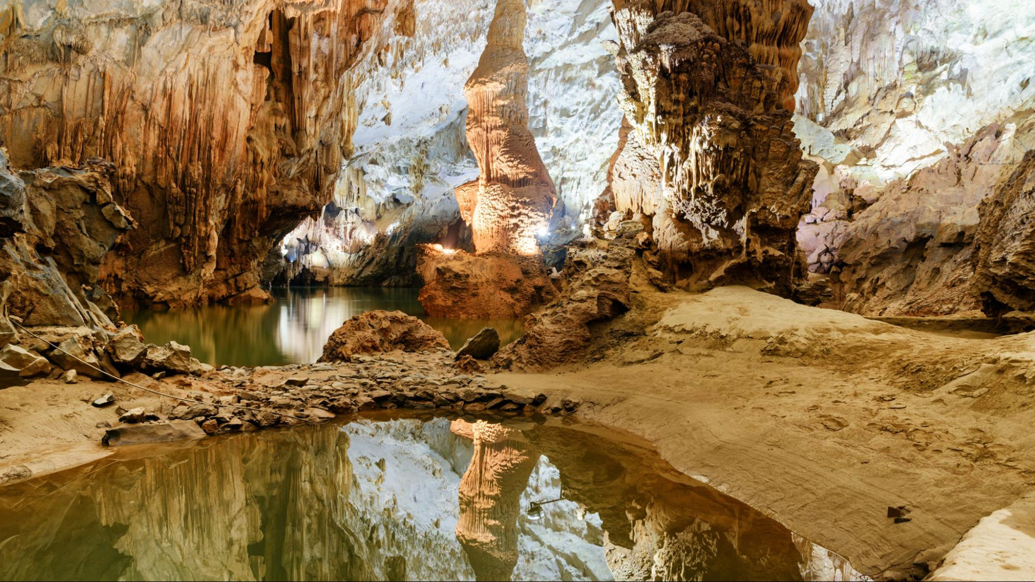 Admire the scenic underground chamber of Phong Nha Cave