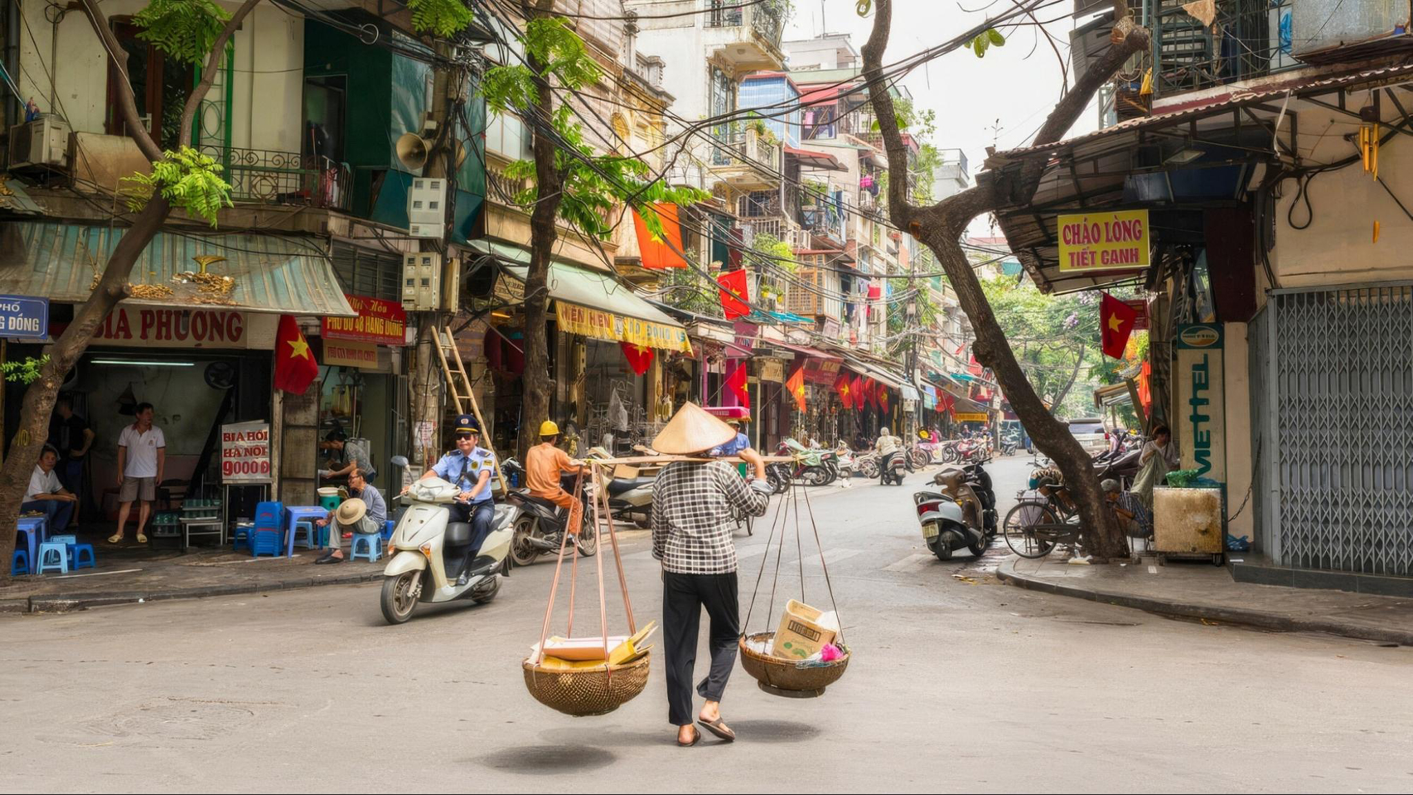 Wander around the vibrant streets of the Old Quarter