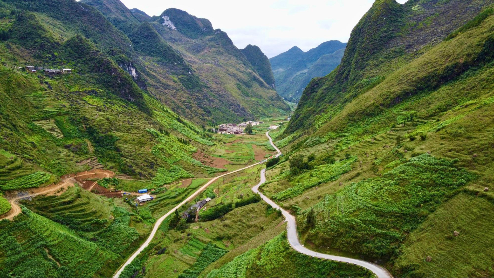 Experience the winding route of Ma Pi Leng pass&nbsp;