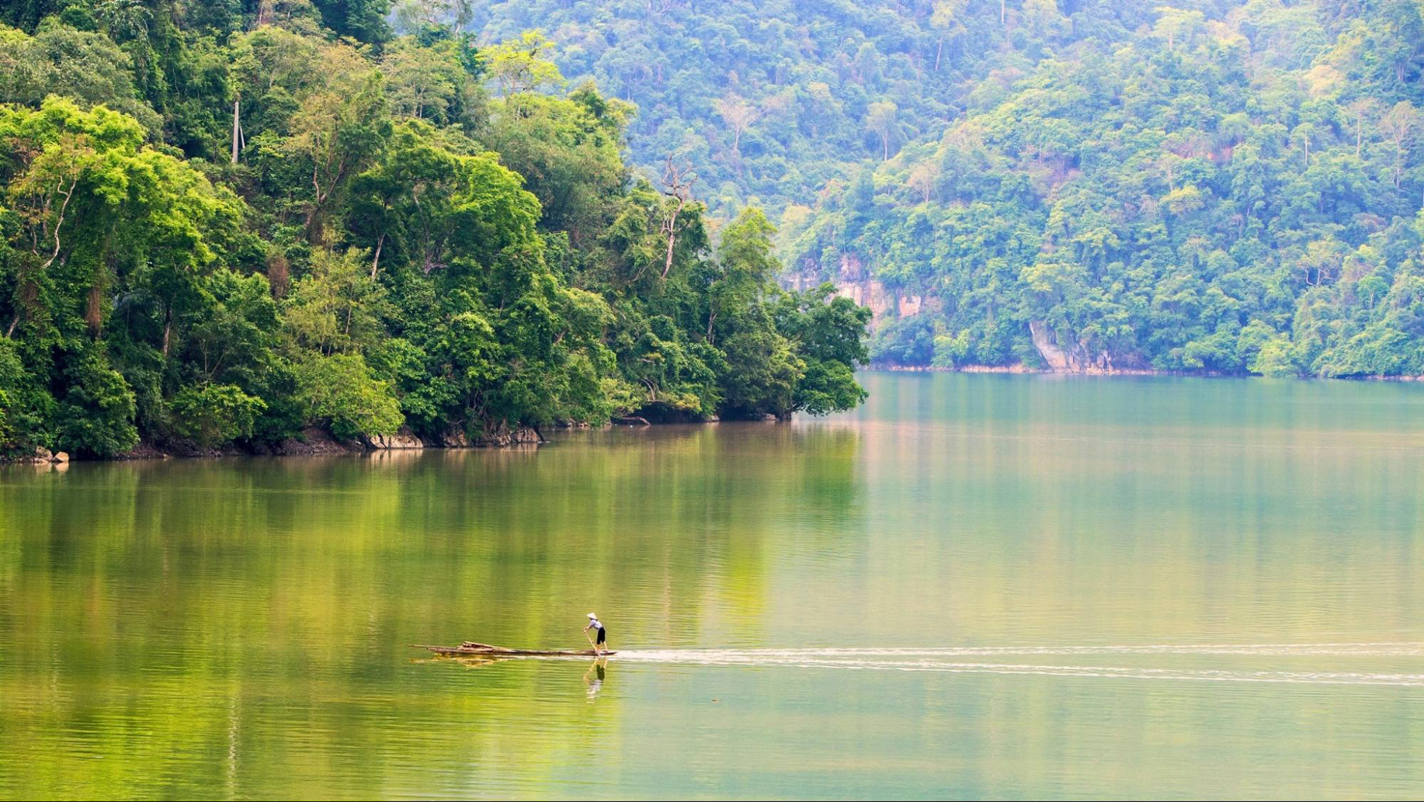 Leisure at the peaceful Ba Be Lake