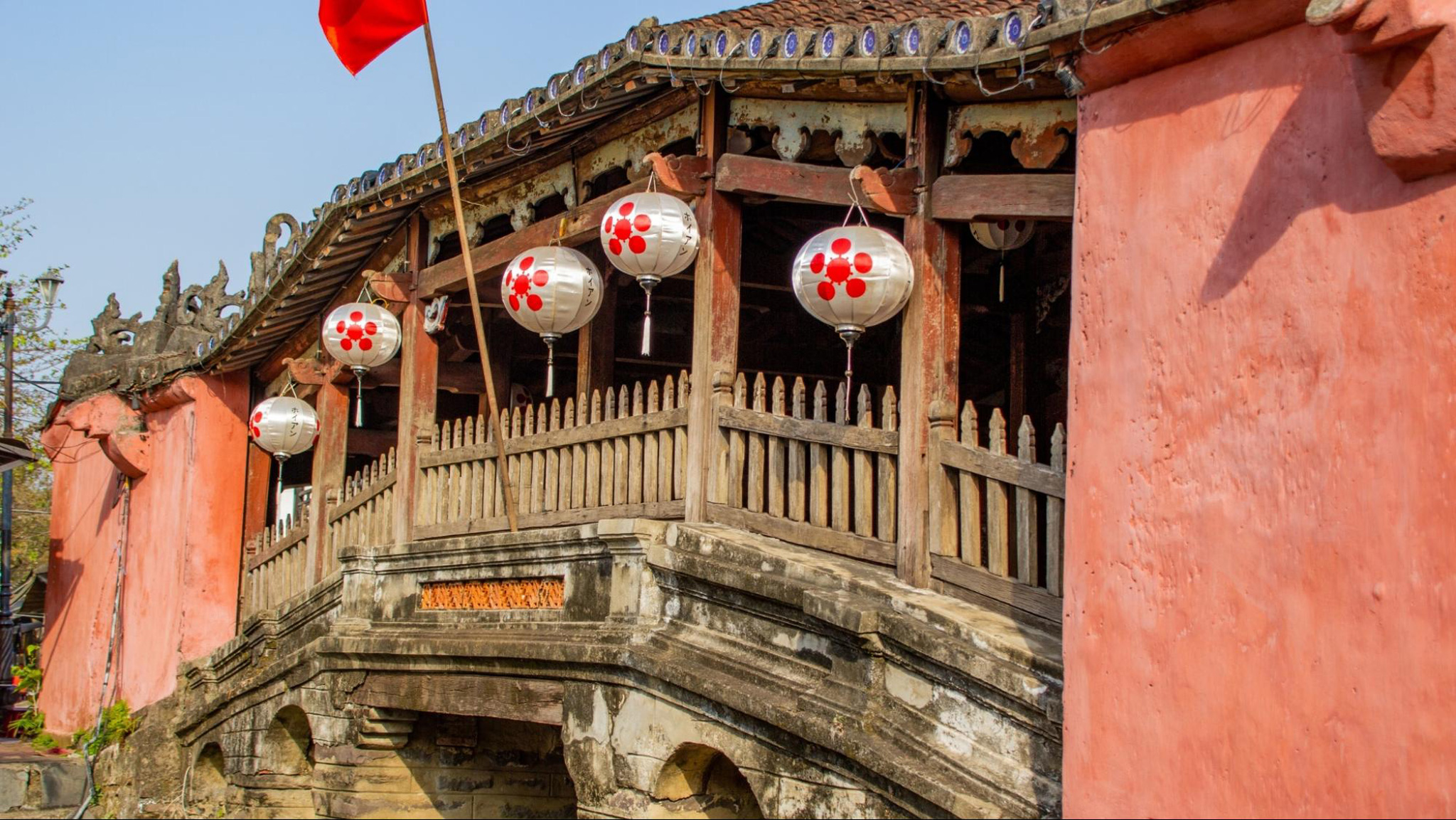 Take photos with the historical Japanese Covered Bridge