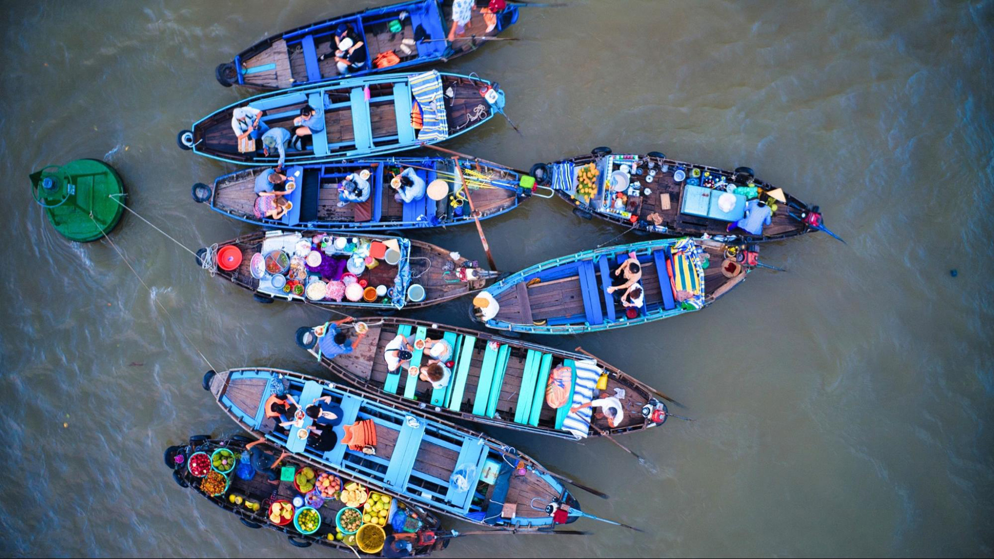 Enjoy the bustling scenery of Cai Rang Floating Market