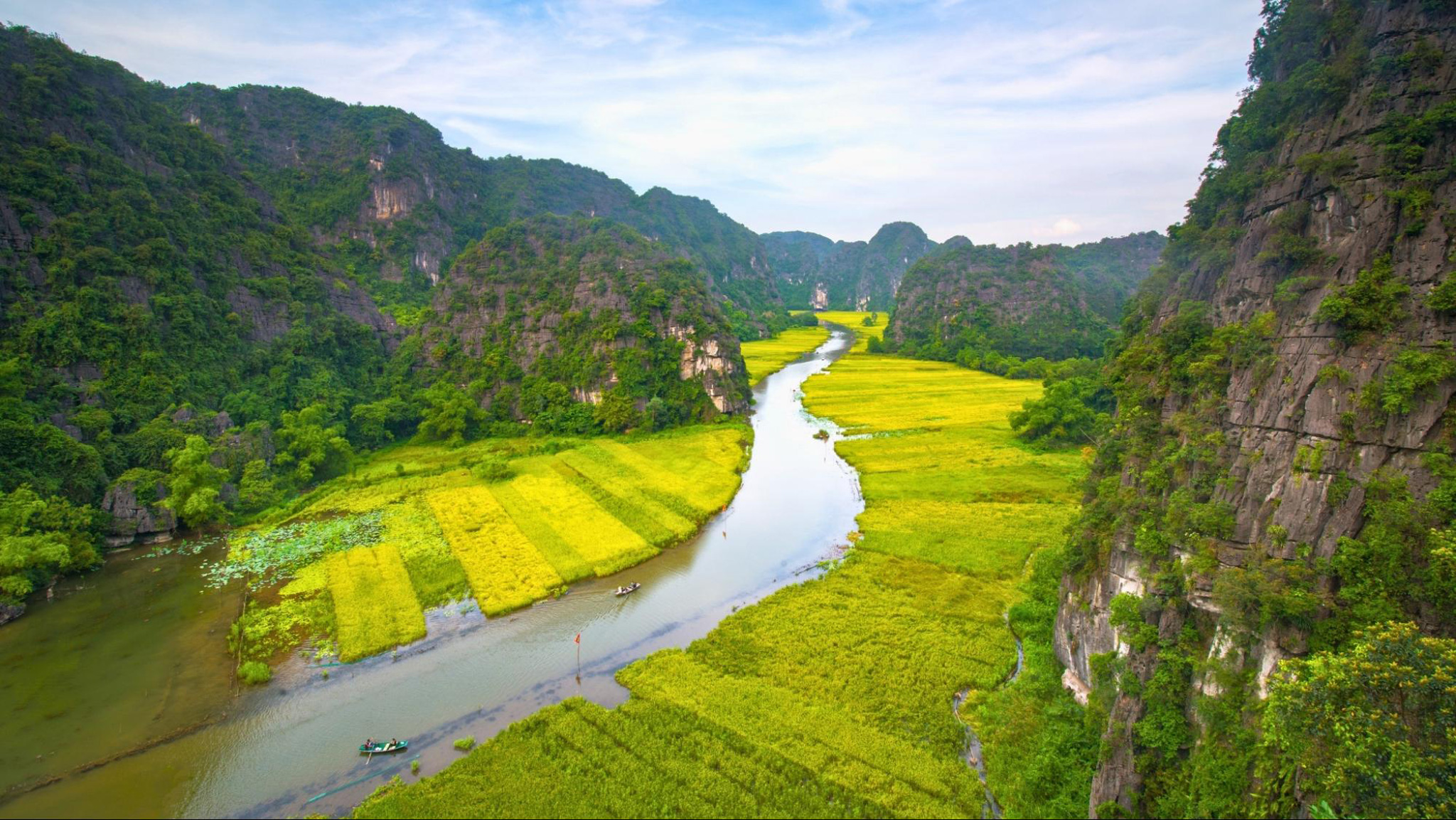 Immerse in Ninh Binh&rsquo;s breathtaking and peaceful landscape