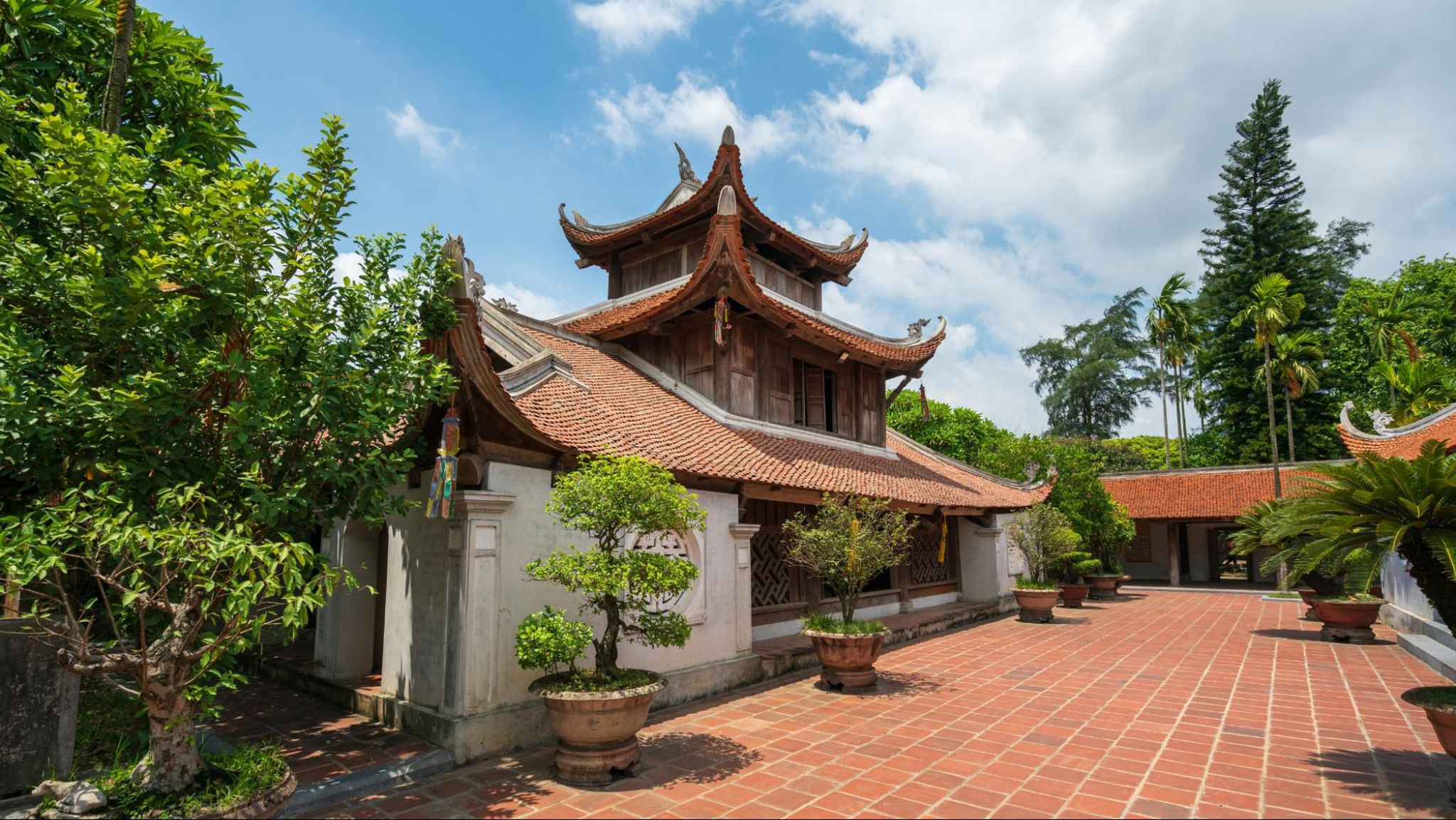 But Thap Pagoda - a historic temple in Vietnam with exquisite ancient architecture
