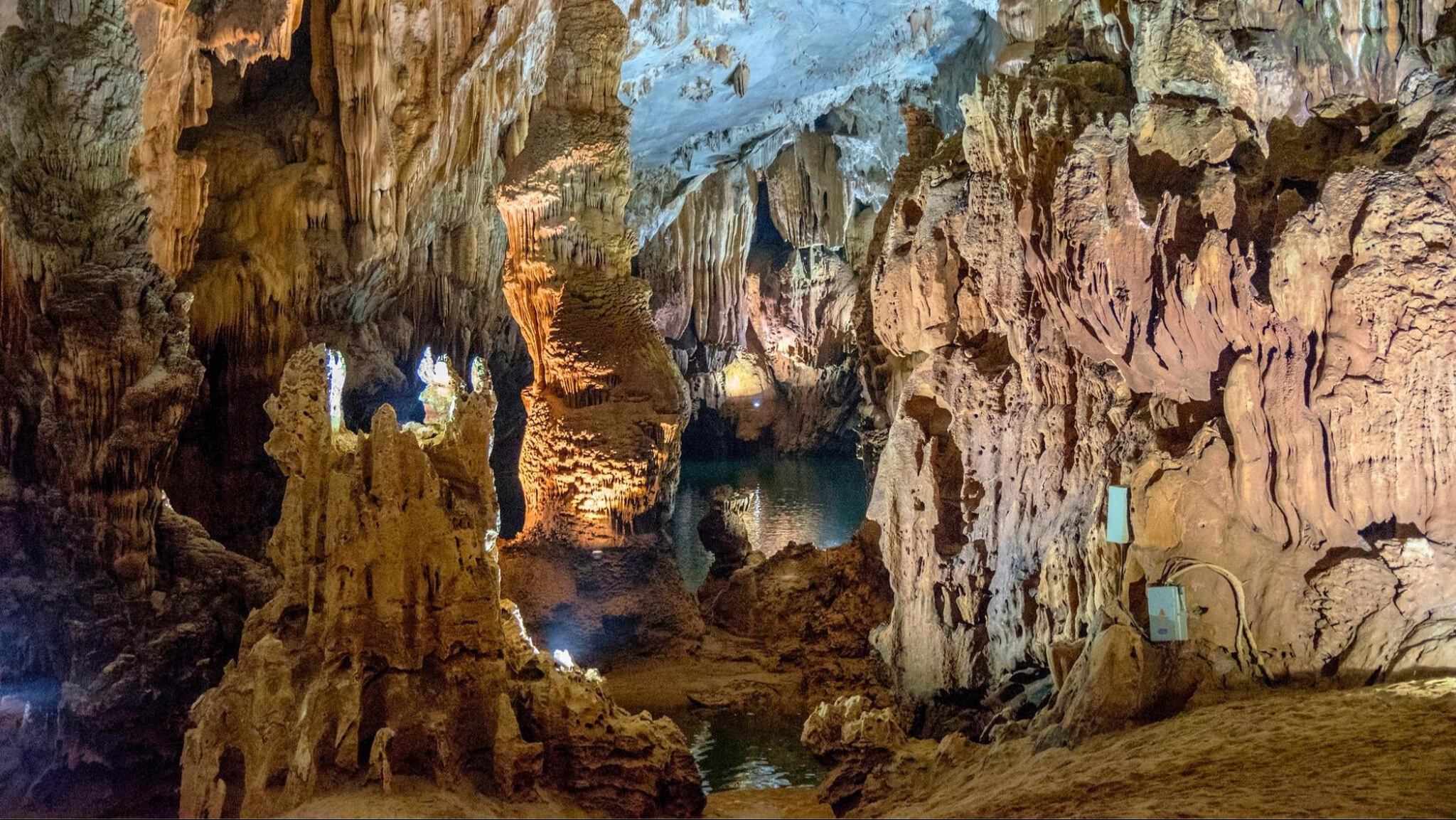 Phong Nha Cave is famous for its breathtaking and massive chambers