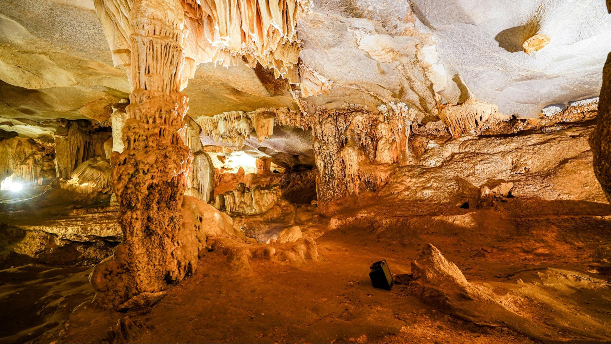 Thien Canh Son Cave is an untouched cave in Bai Tu Long Bay