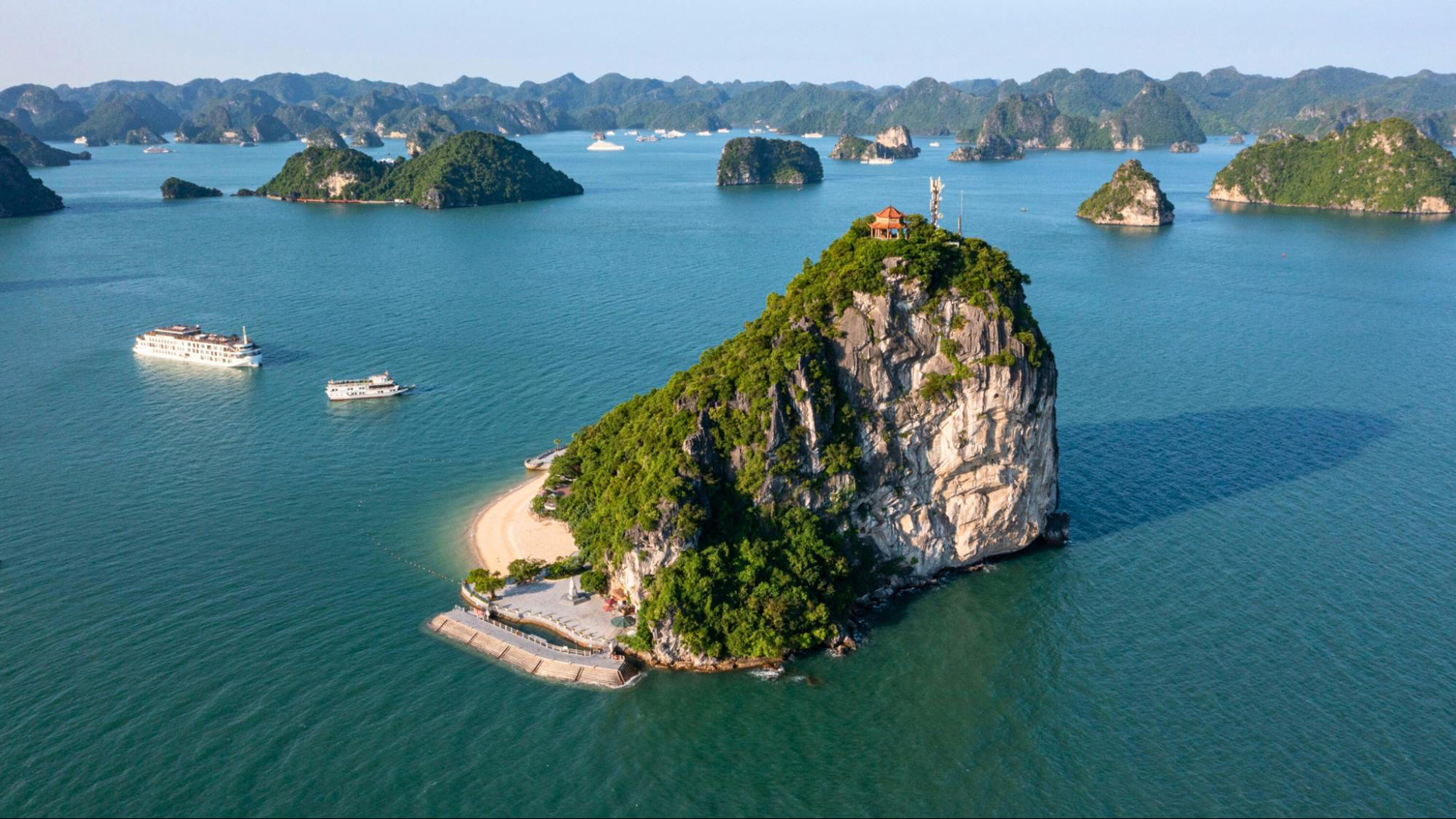 Hike to the top of Ti Top Island for stunning panoramic views of the bay