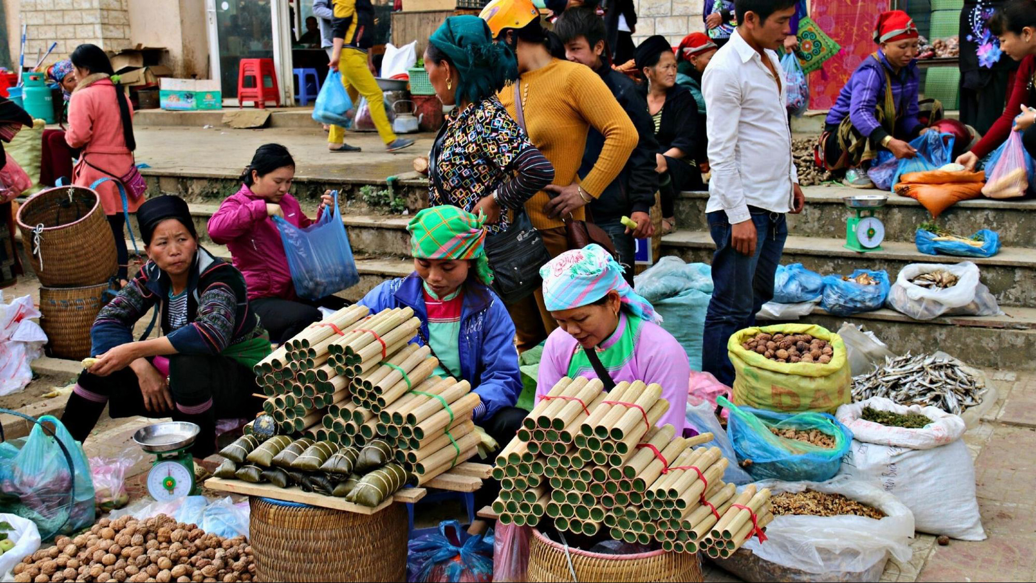 Sapa Market Stalls offer delicious local mountain dishes