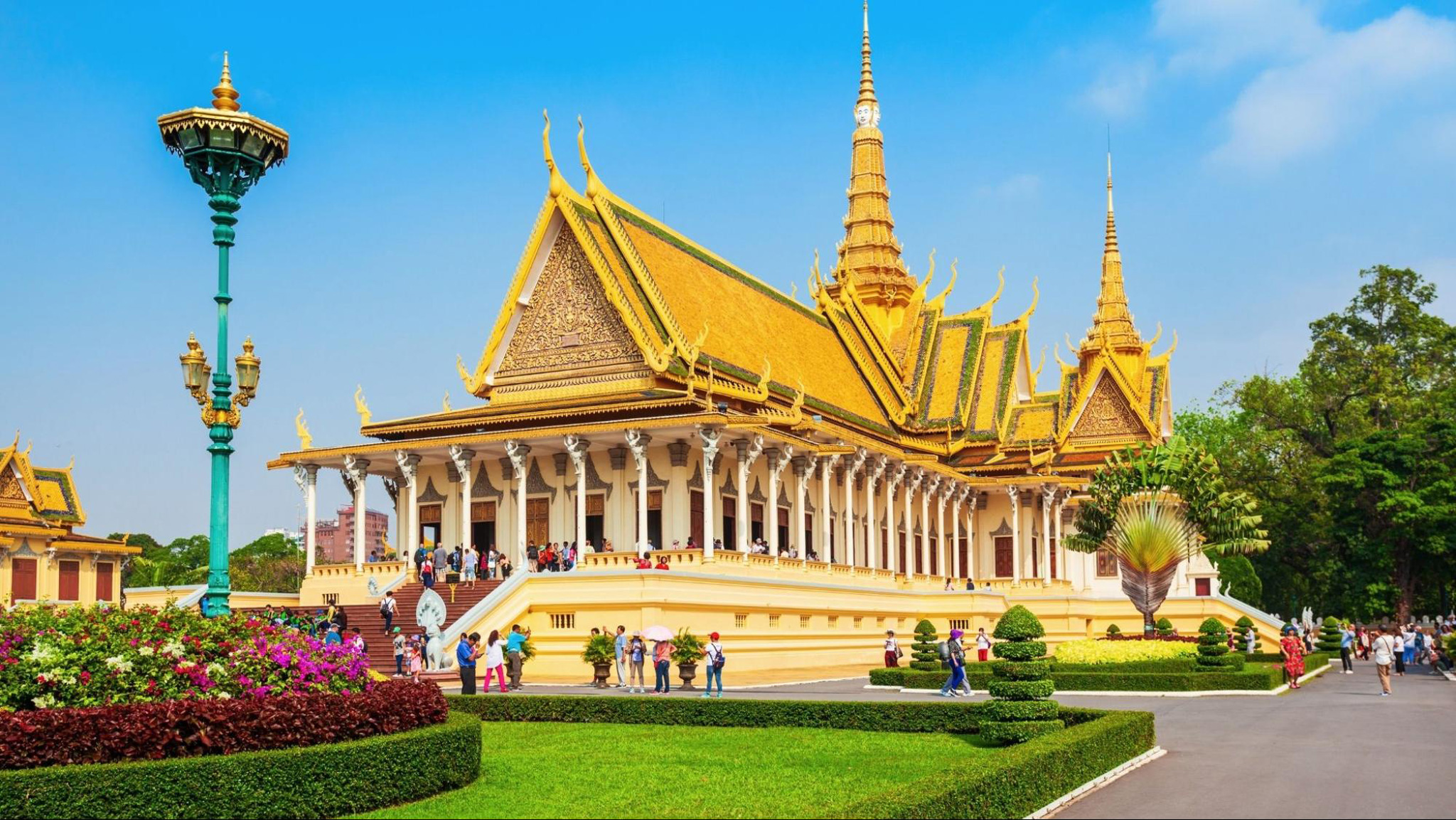 Royal Palace Showcases Traditional Khmer Architecture With French Influences