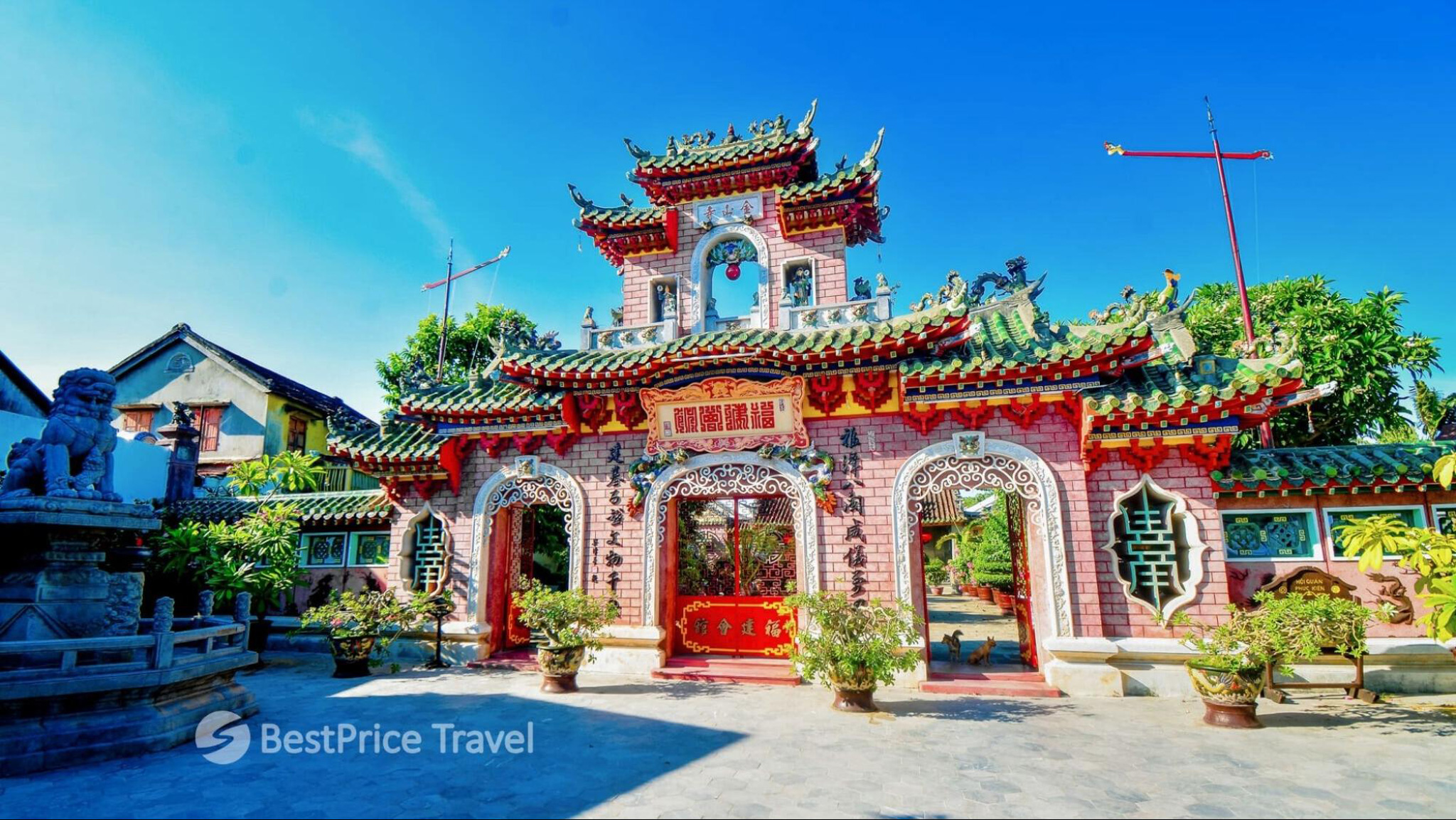 The Fujian Assembly Hall stands out for its intricate architecture