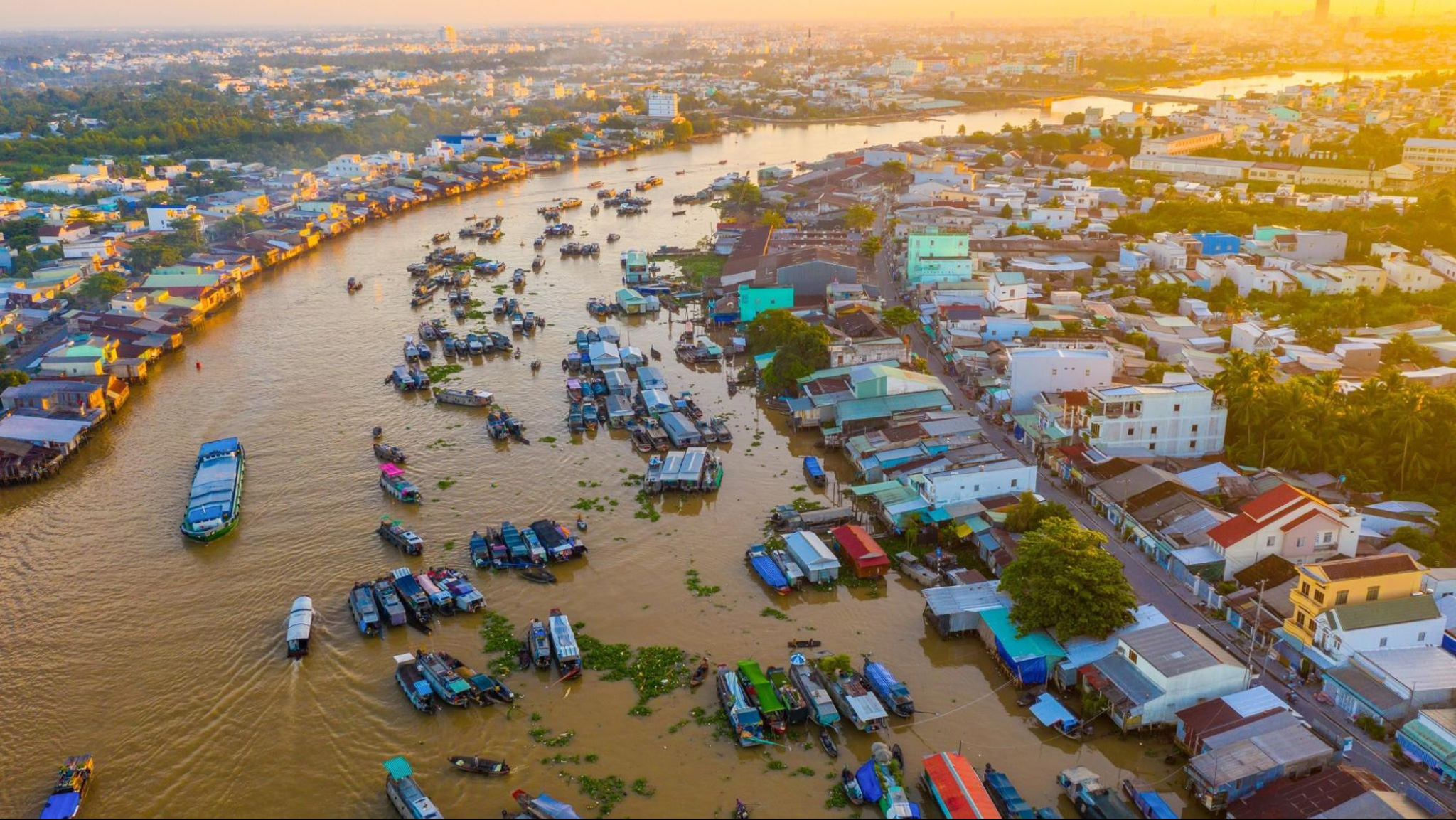 Mekong Delta fascinates tourists with its floating markets and lush waterways