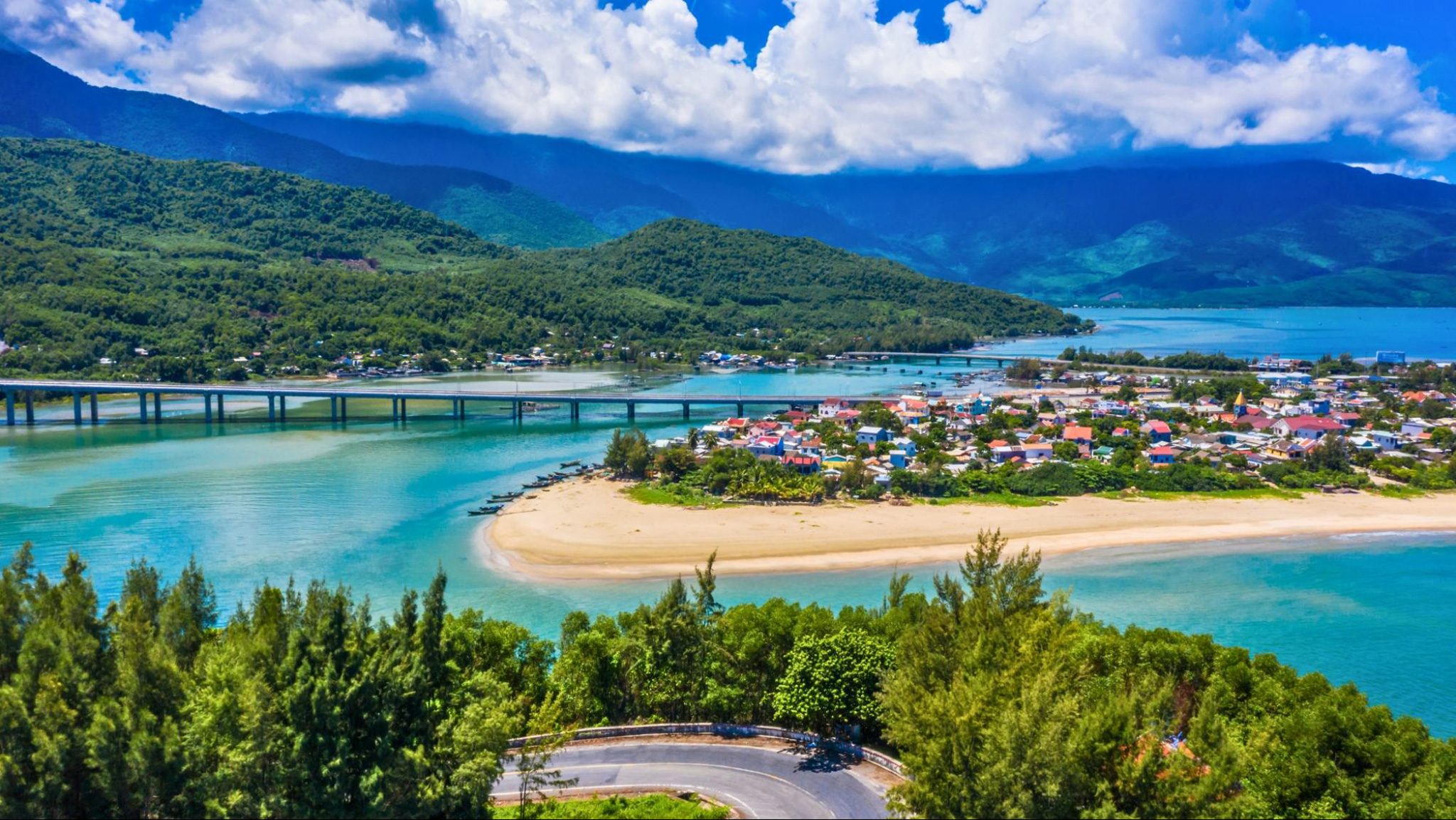 Lang Co is located near Da Nang and Hue, ideal for exploring both