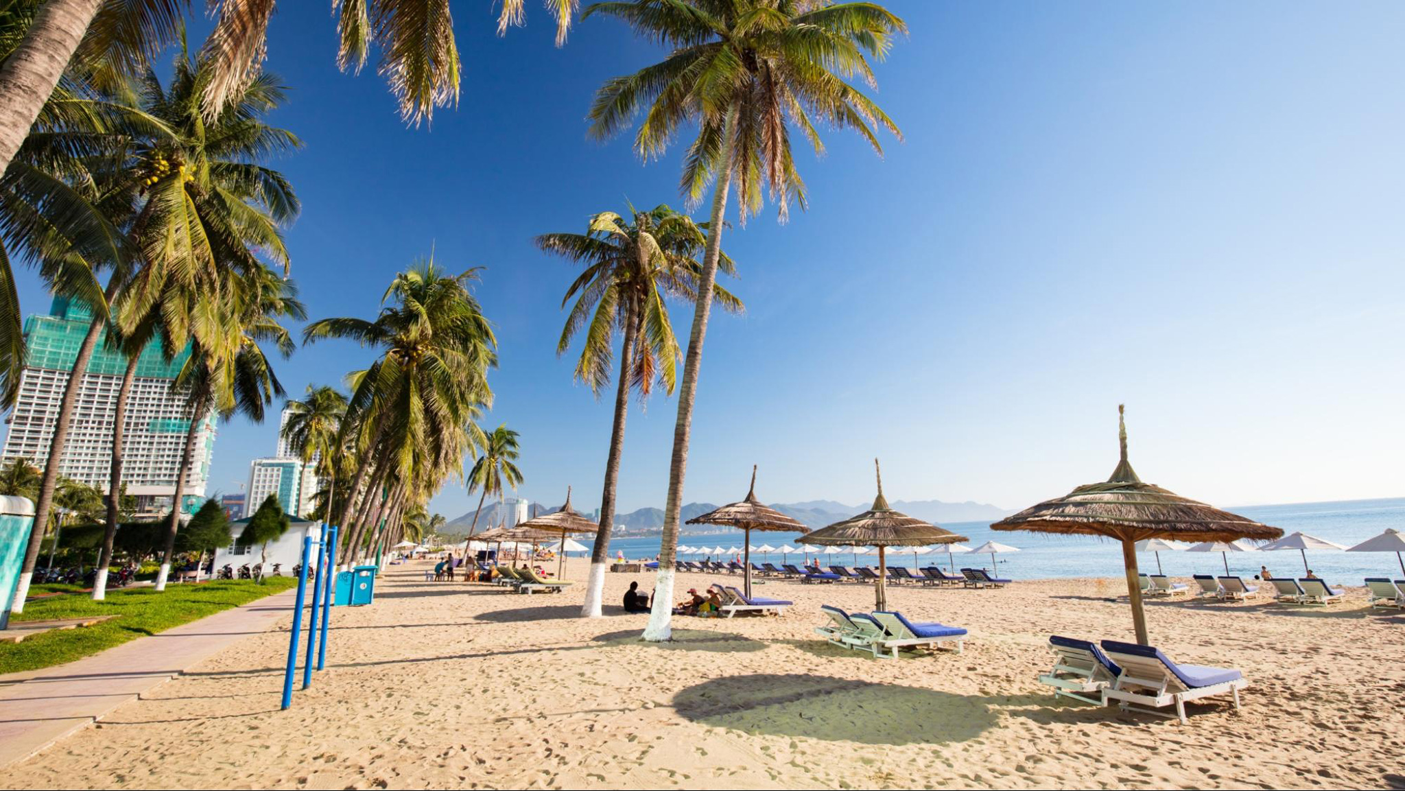 January to August brings mild and dry weather in the Central for beach lovers