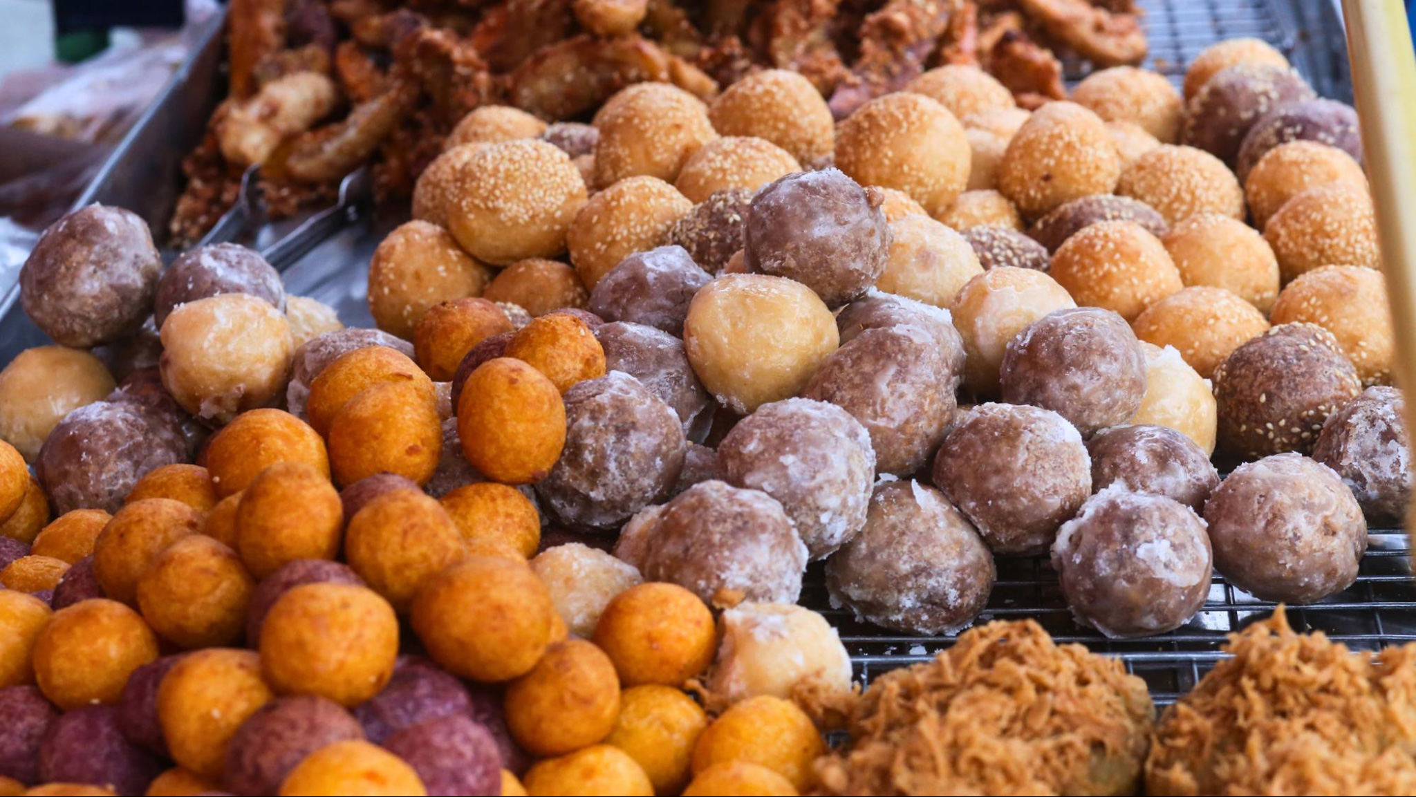 Banh Ran is crispy on the outside, with a soft, sweet mung bean filling inside