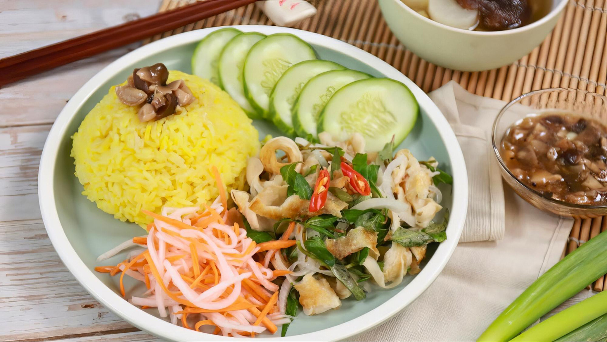 A plate of Com Ga is a must for food lovers in Hoi An