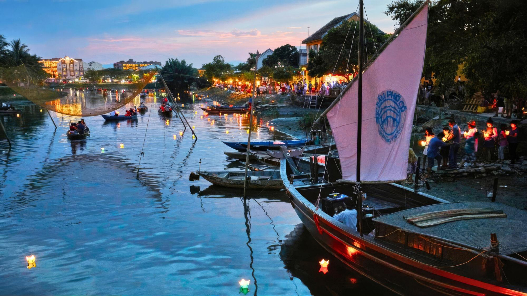 Experience the vibrant charm of Hoi An Lantern Festival