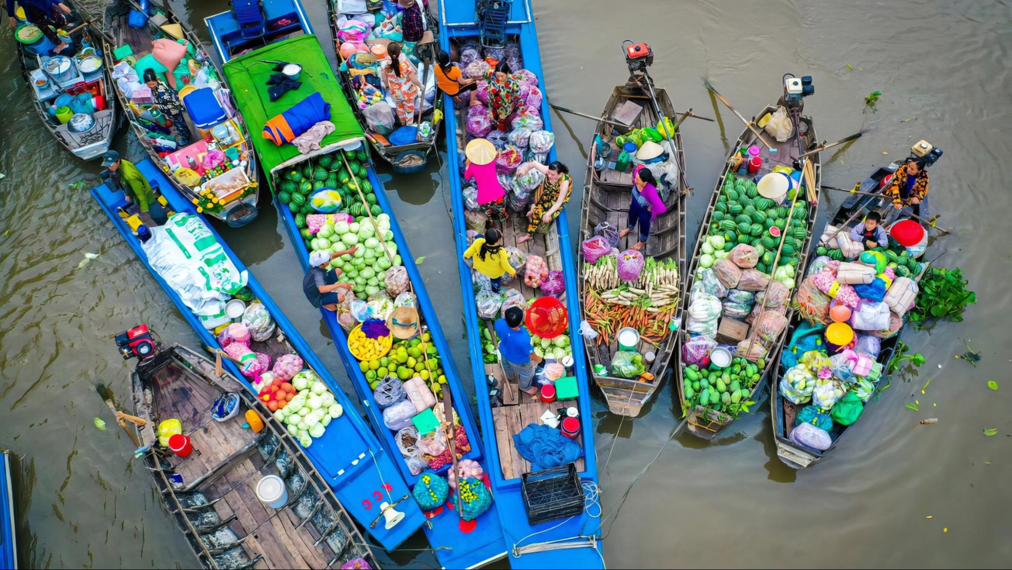 Boats filled with tropical fruits for sale at Cai Rang Floating Market