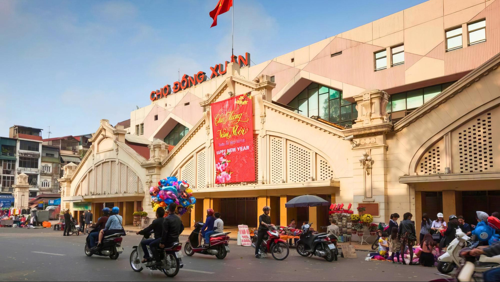 Dong Xuan Market captures the lively spirit of Hanoi