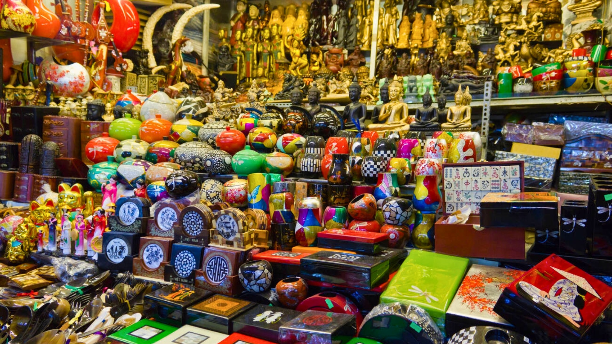 Ben Thanh Market offers a wide range of well crafted souvenirs 