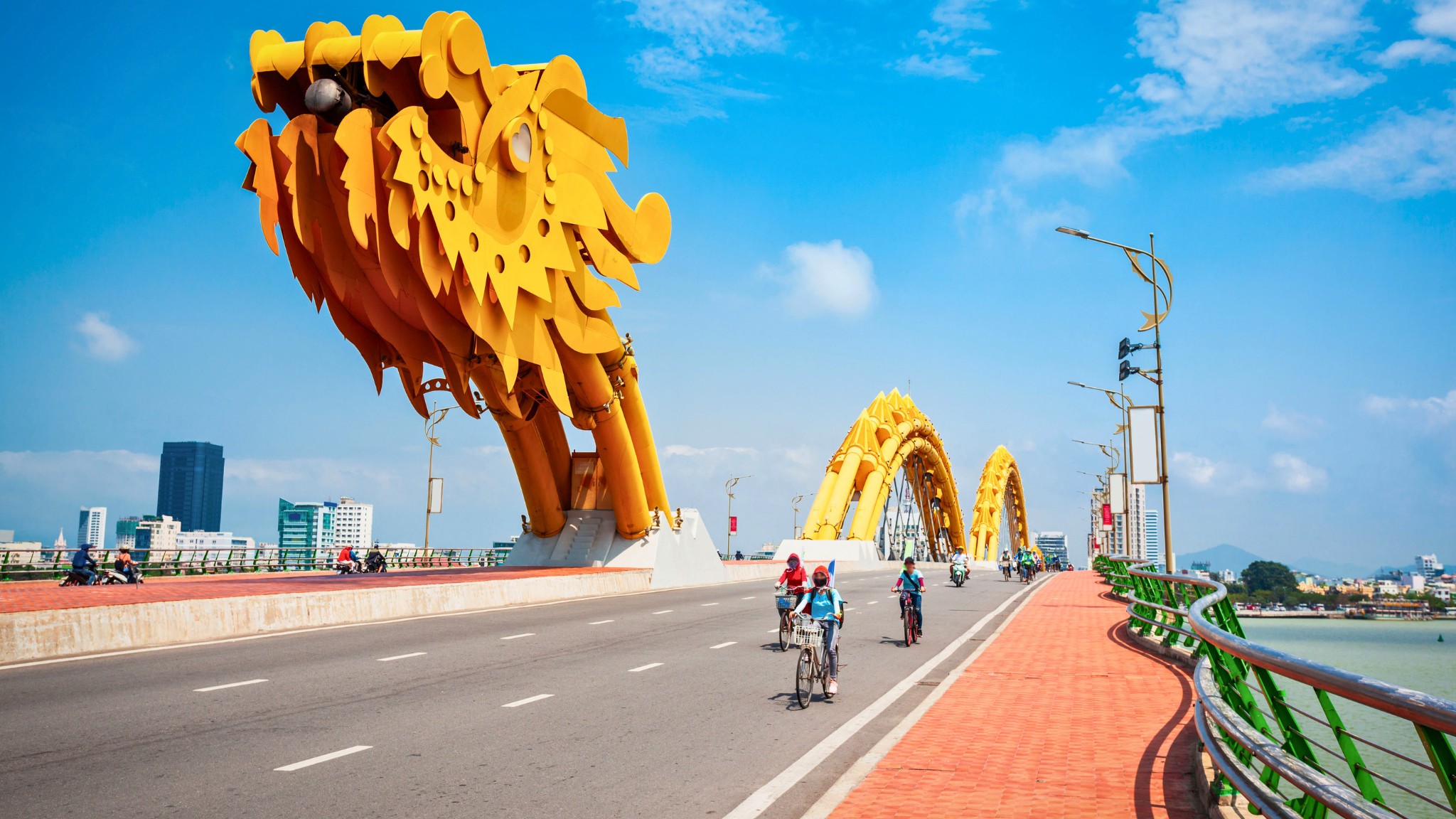 November In Da Nang Brings Cool Mornings With Brief Afternoon Showers, Ideal For Outings