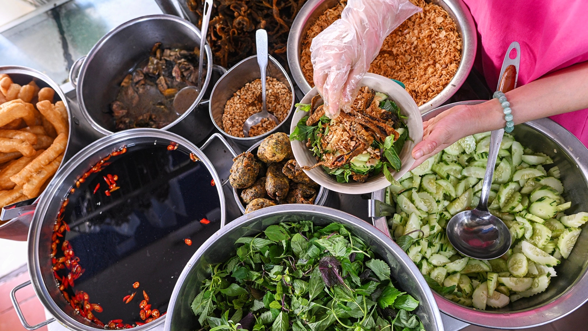 Side Dishes And Ingredients Of Vermicelli Blend And Fried Eel