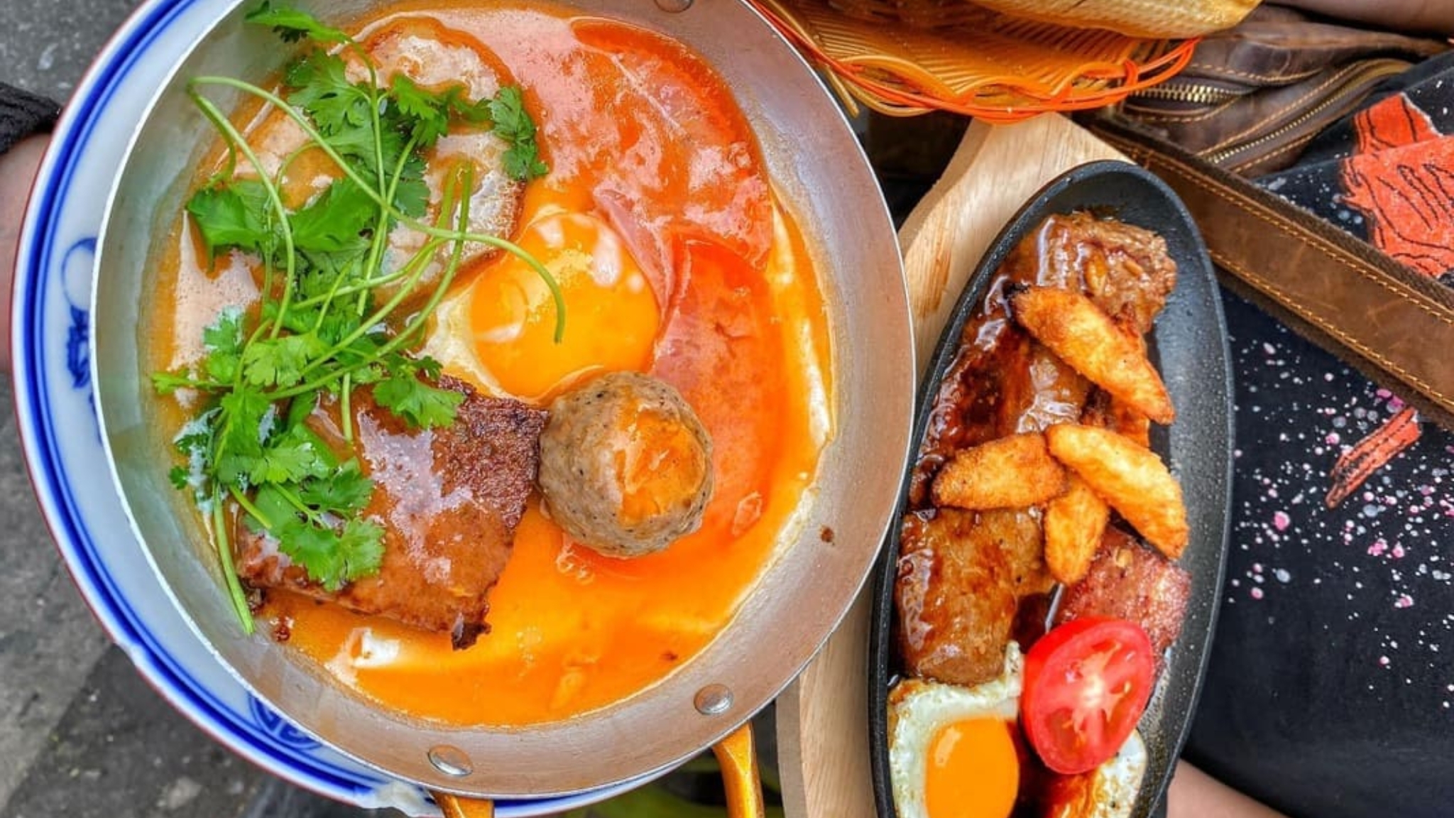 Banh Mi Chao - A Sizzling Combo Of Beef, Eggs, Meatballs, And Pate