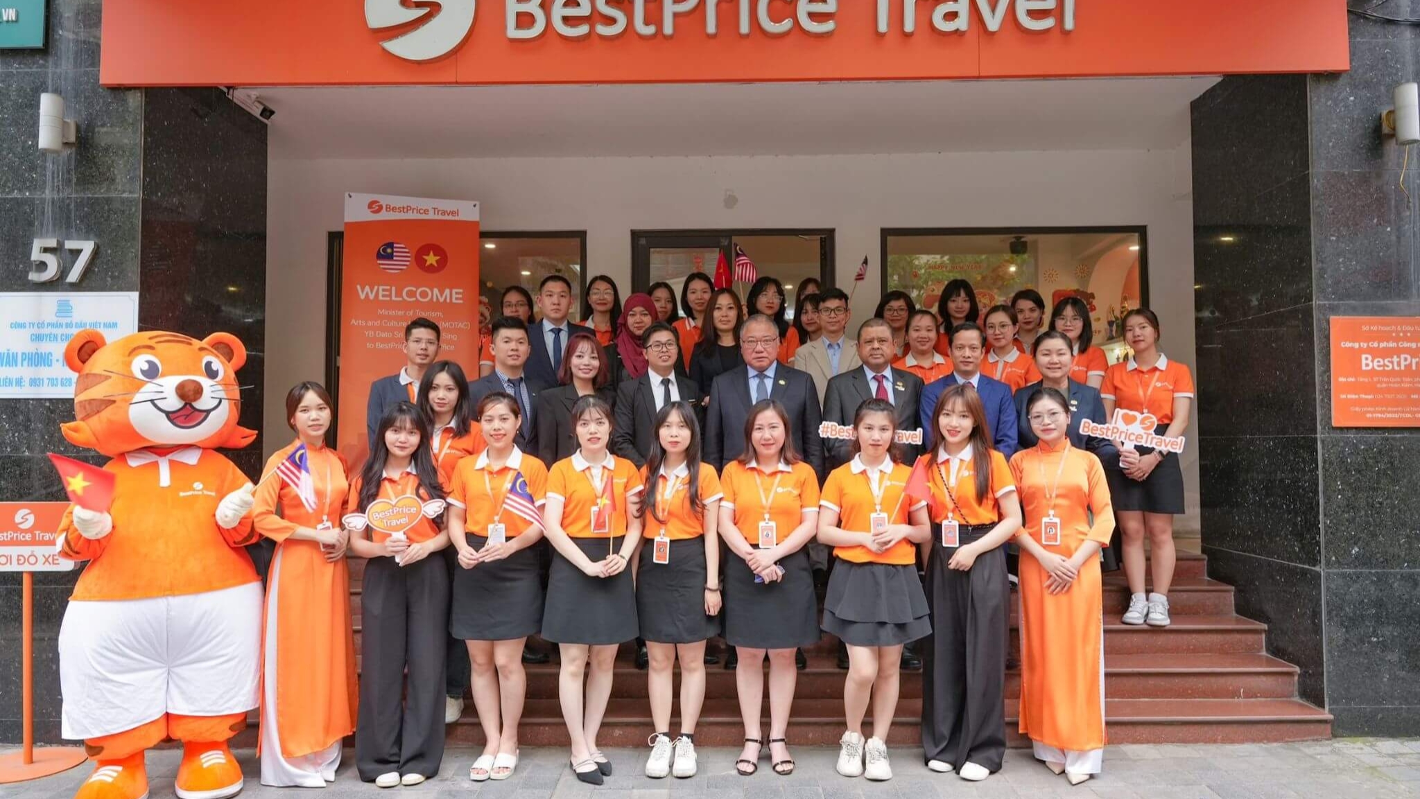 The Malaysian Minister Visits BestPrice Travel&rsquo;s Headquarters