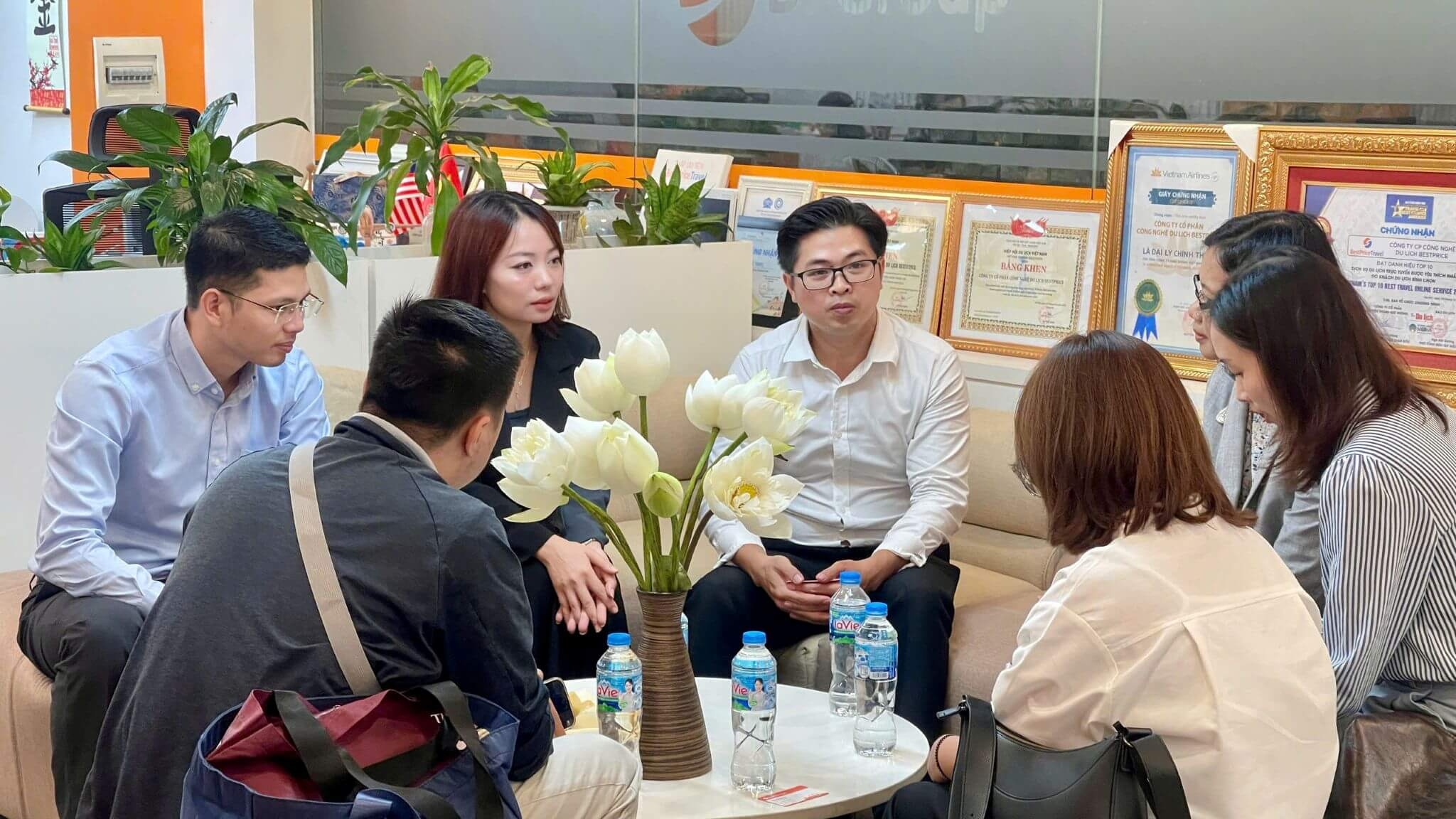 Discussing Ways To Boost Thai Tourism