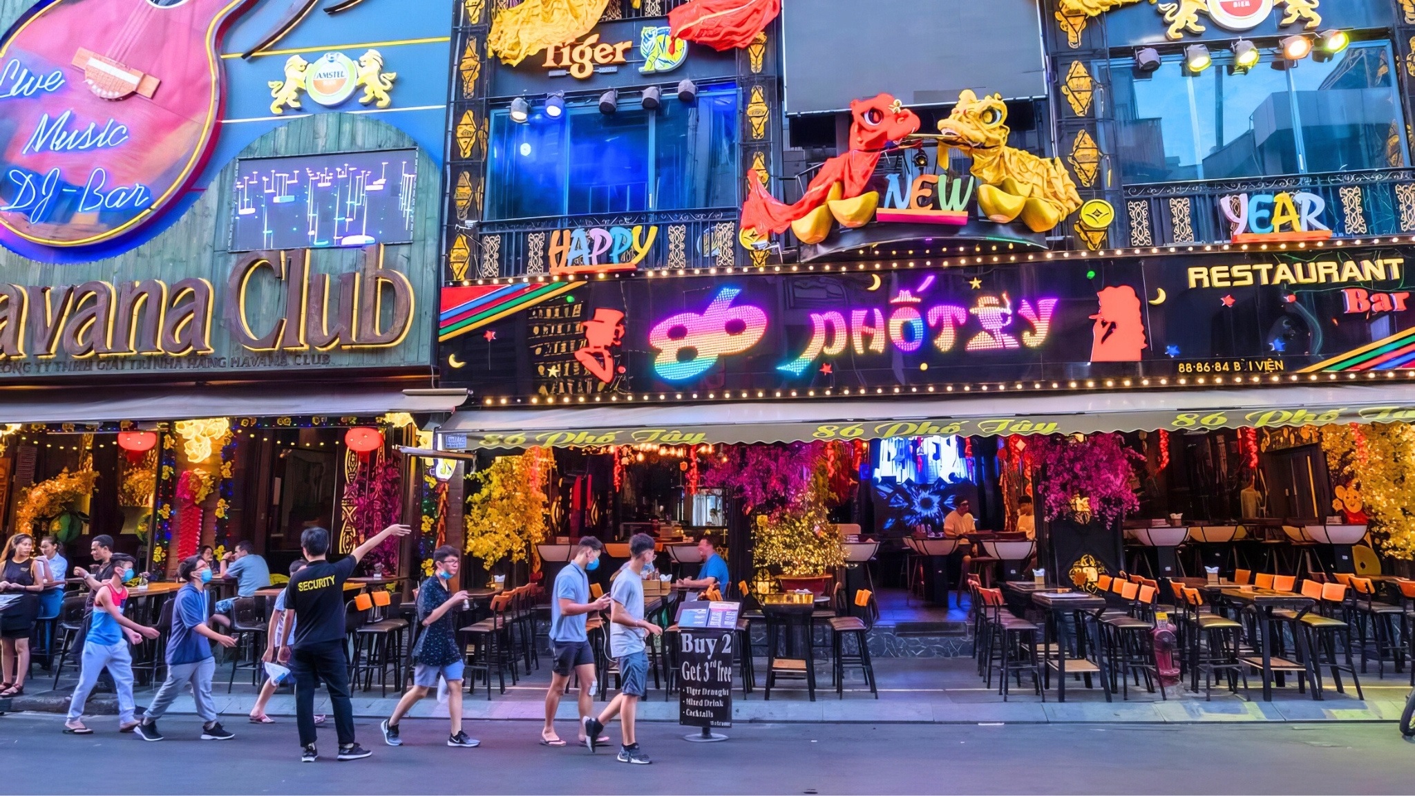 Bui Vien Street &ndash; Where Saigon Comes Alive With Lights And Cold Beer!