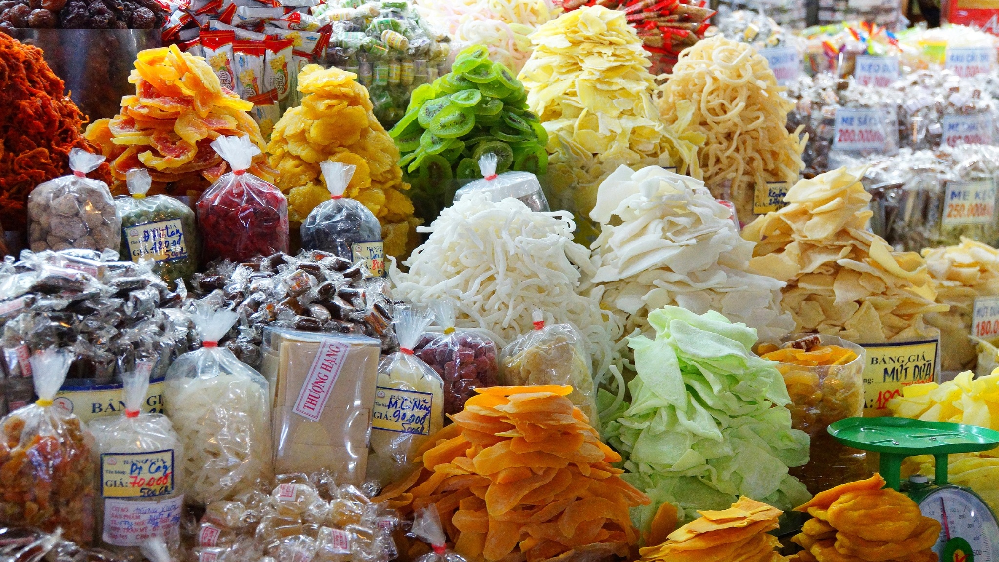 Savor Local Specialities At The Food Stalls In Cho Con (Con Market)