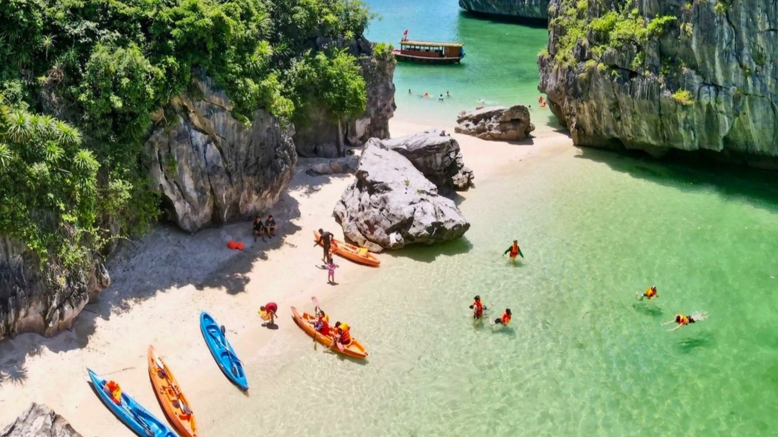 Halong Bay Summer (May August)