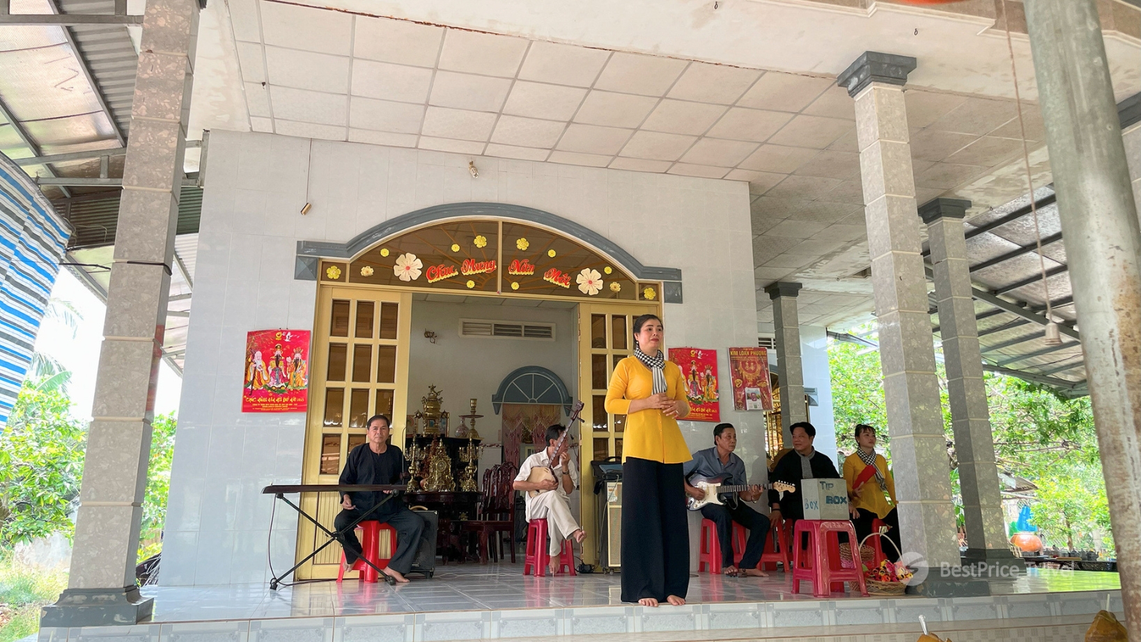 Enjoy A Unique Traditional Musical Art Form Called ‘Don Ca Tai Tu’