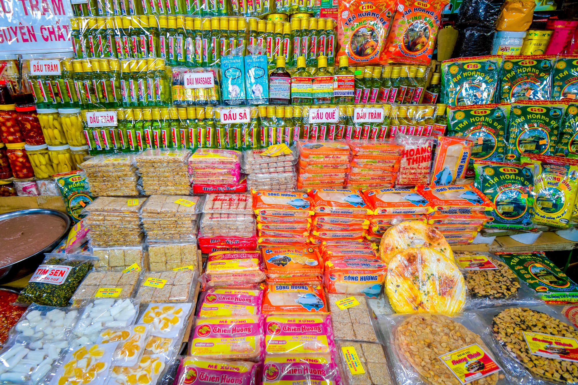 Shopping at Dong Ba market