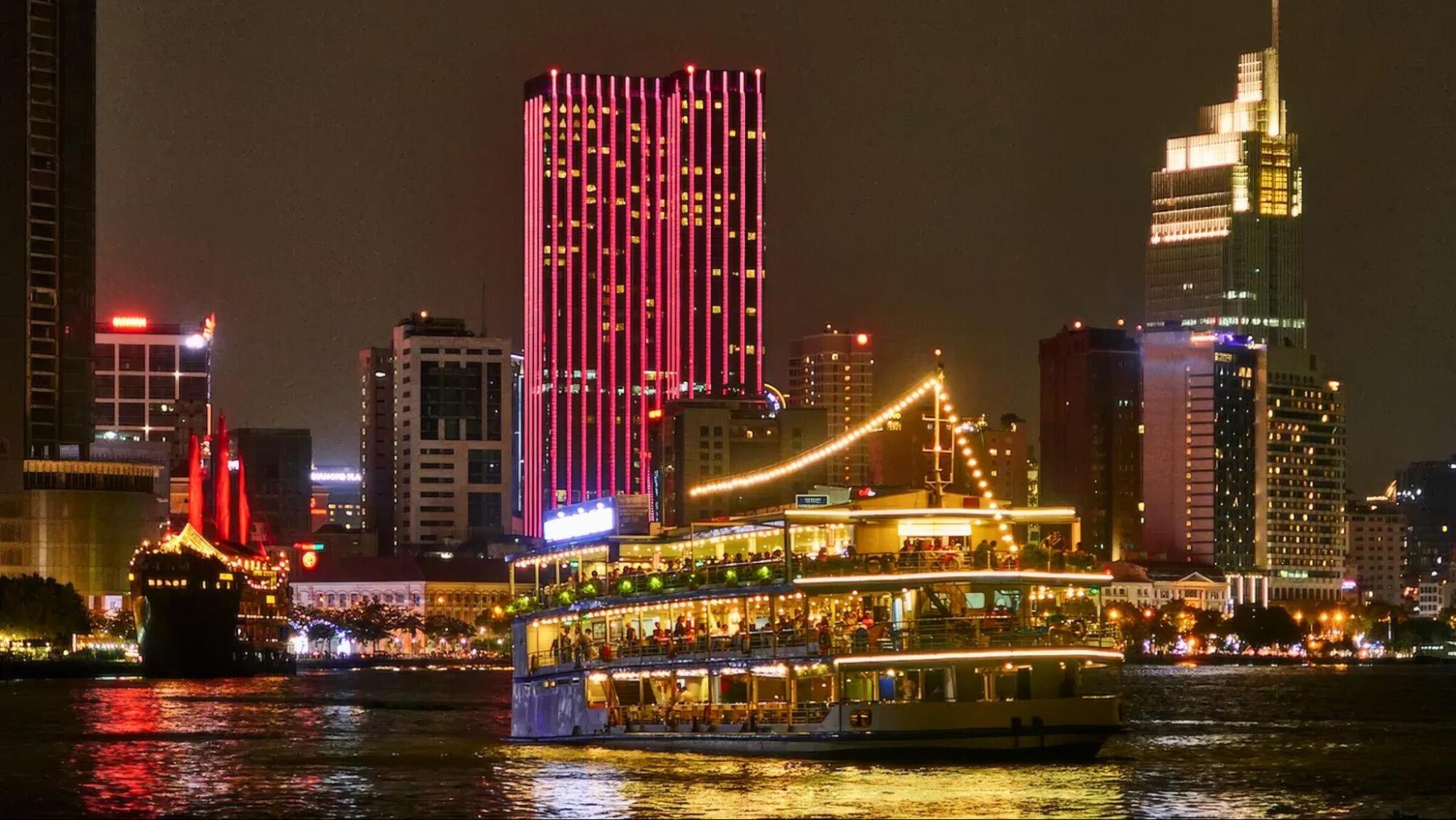Dinner on Saigon River cruise with beautiful and romantic city view