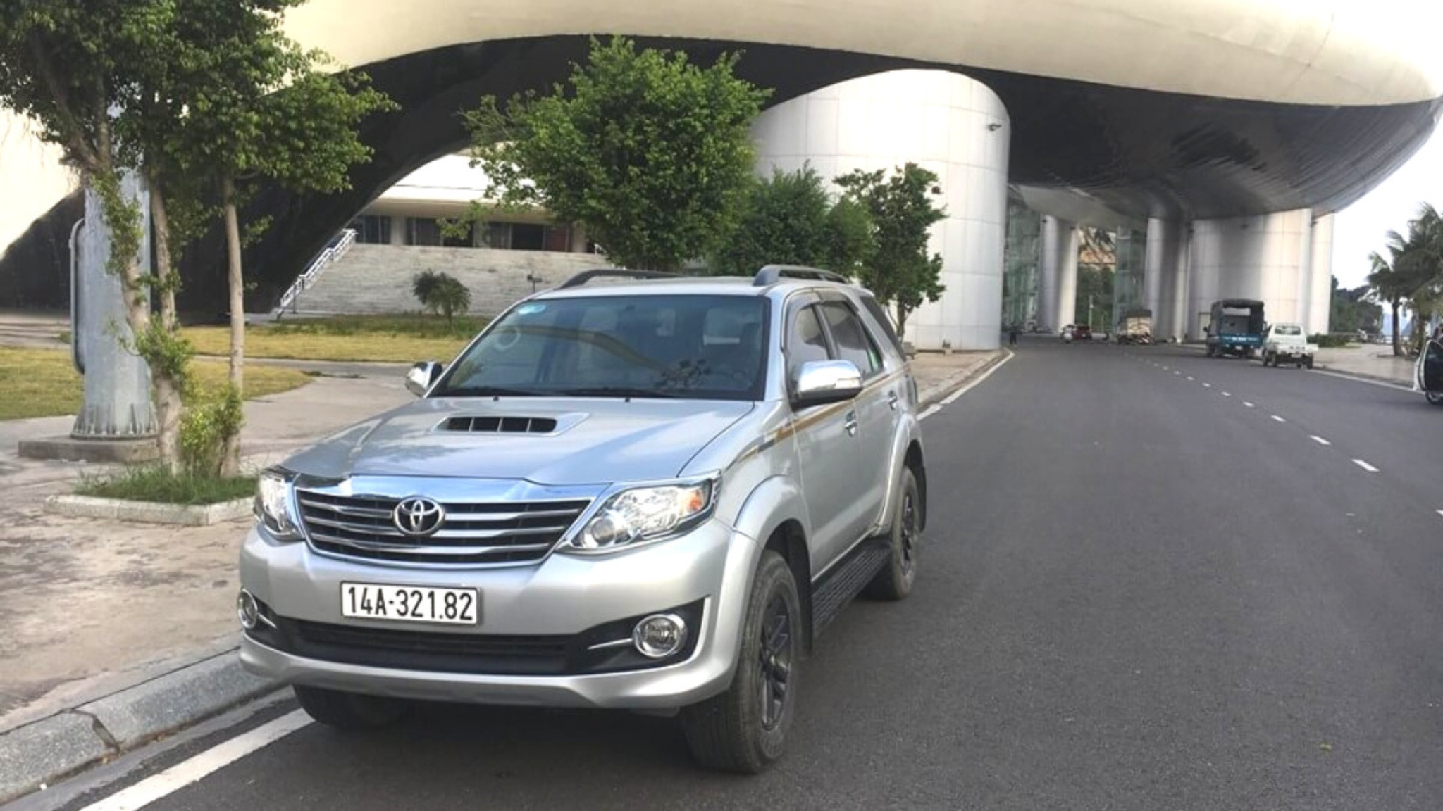  Private car transfer to Halong Bay from Hanoi