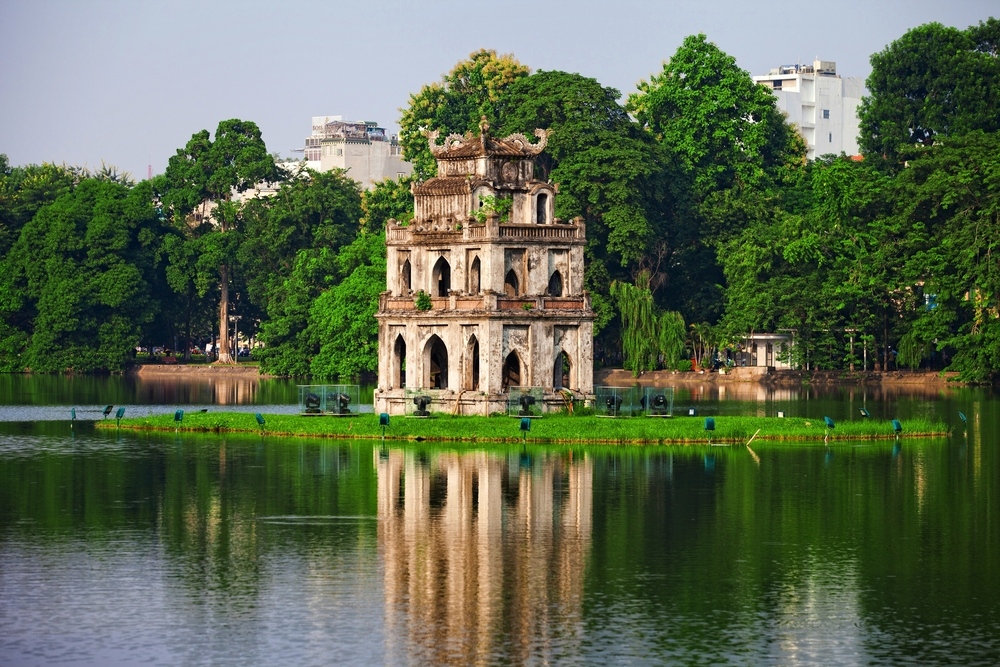 Stroll around Hoan Kiem Lake