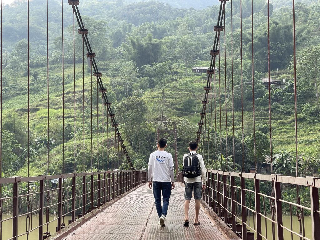 San and a Blue Dragon social worker walking home.