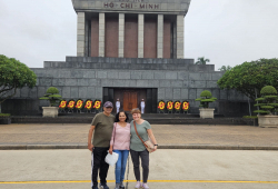 2 lovely friends at Ba Dinh square 