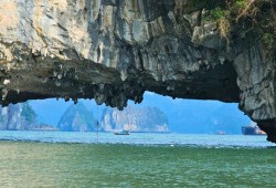 Cave in Bai Tu Long